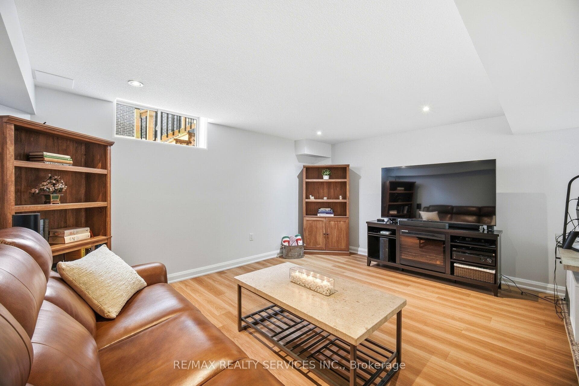 4000 Crown Street photo 33