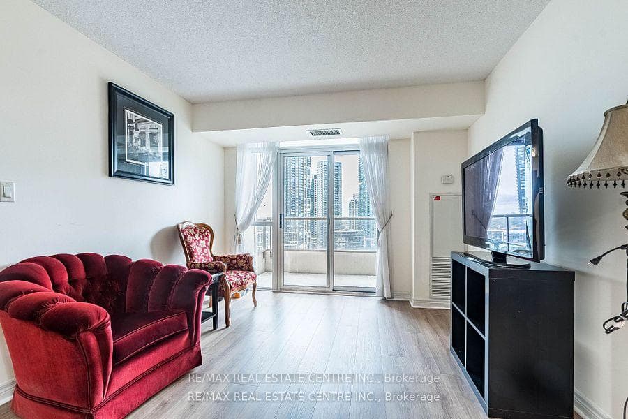 310 Burnhamthorpe Road Unit 1701 photo 16