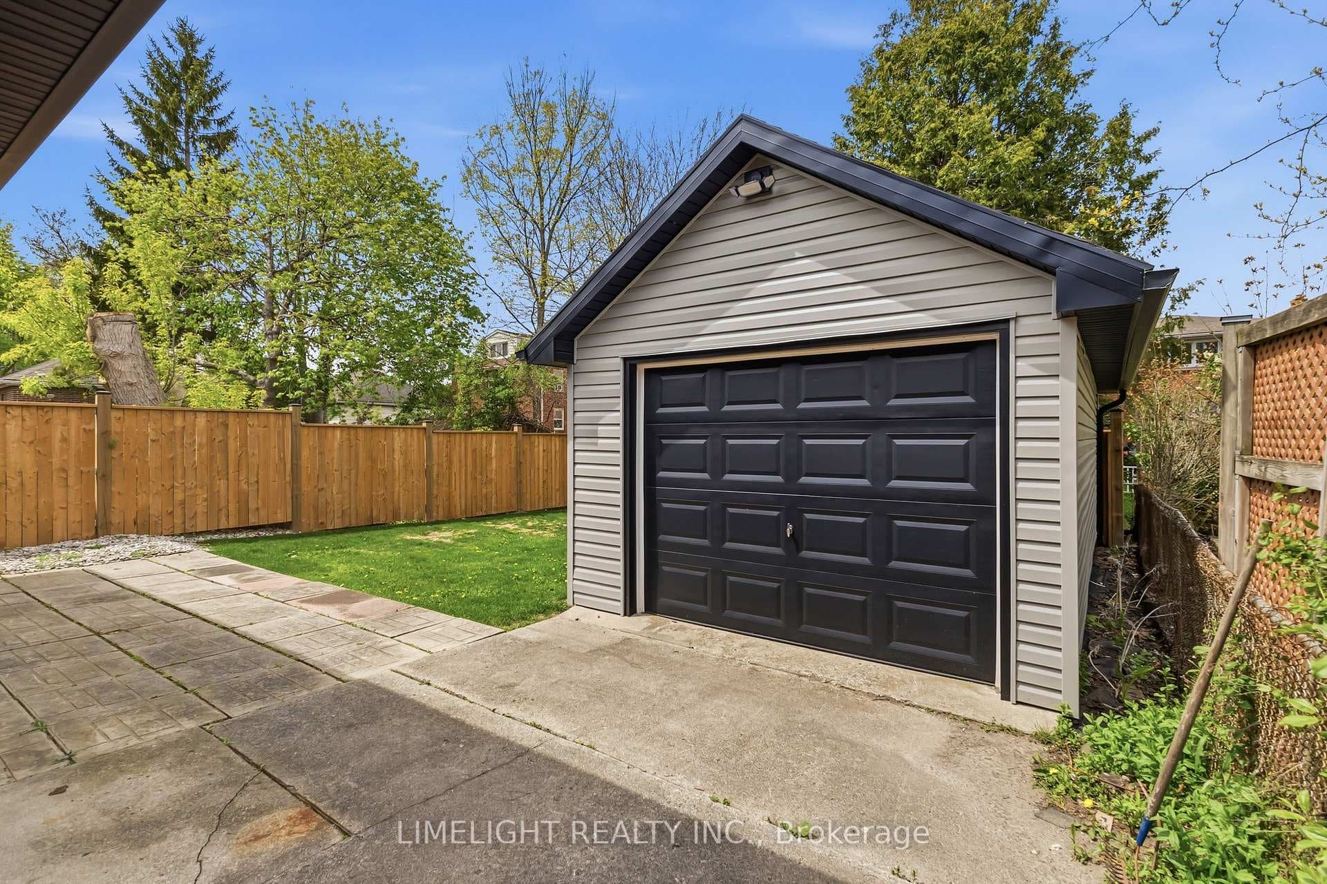 598 Ross Street photo 39