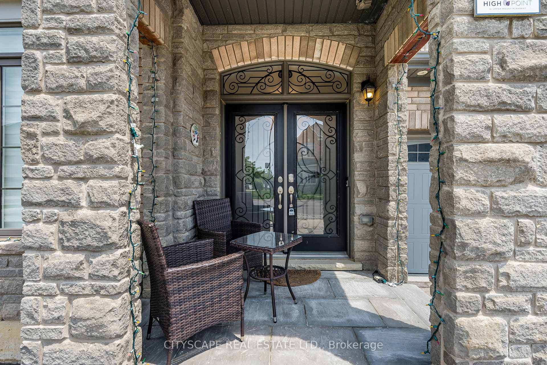 54 Ezra Crescent photo 5