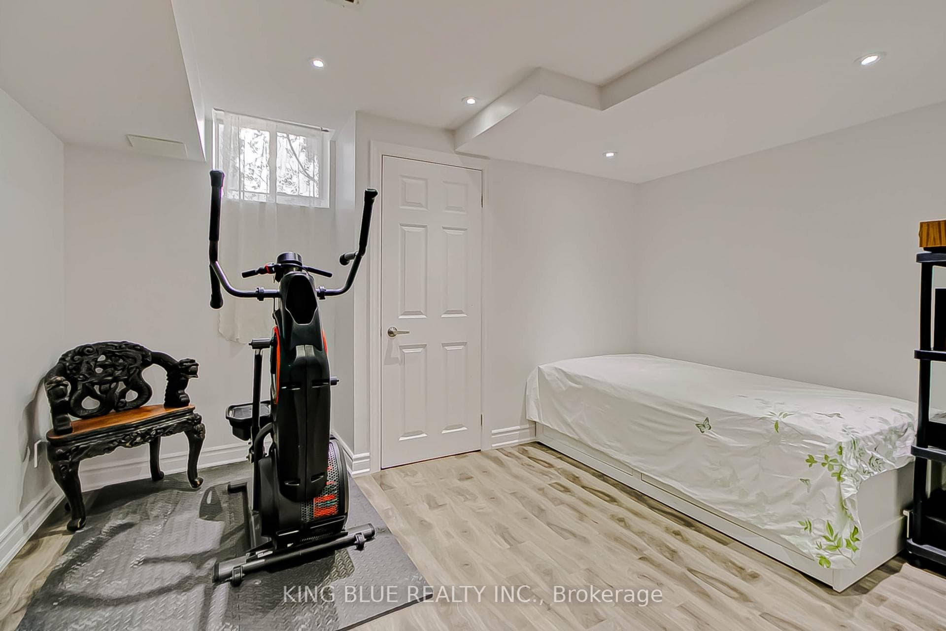 154 Bantry Avenue photo 17