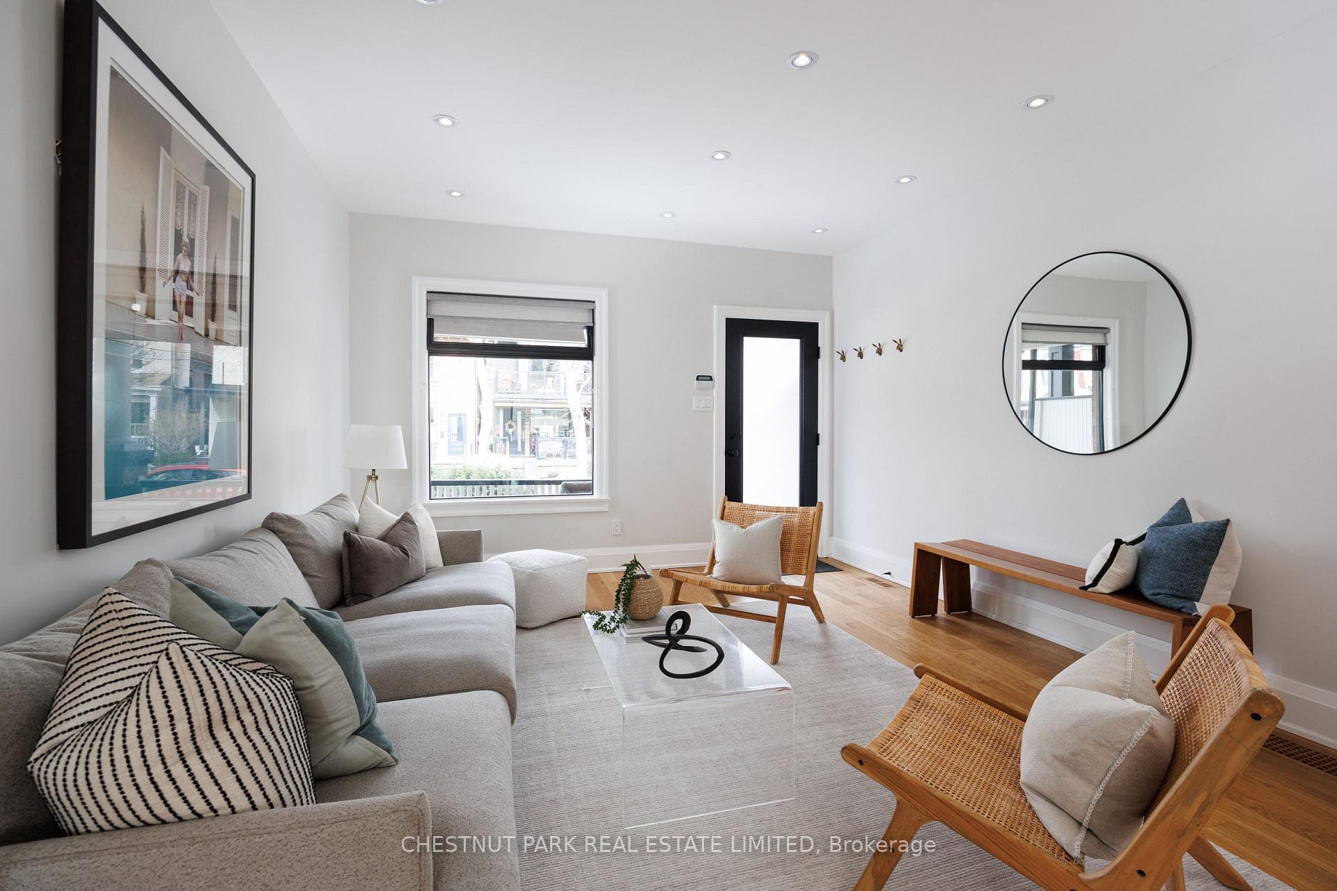 428 Montrose Avenue photo 4