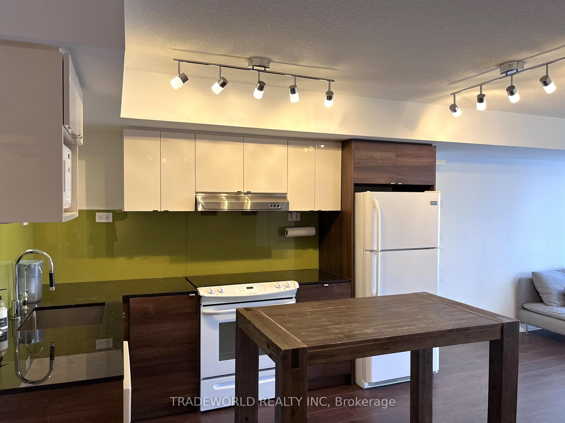 121 McMahon Drive Unit 1810 photo 6