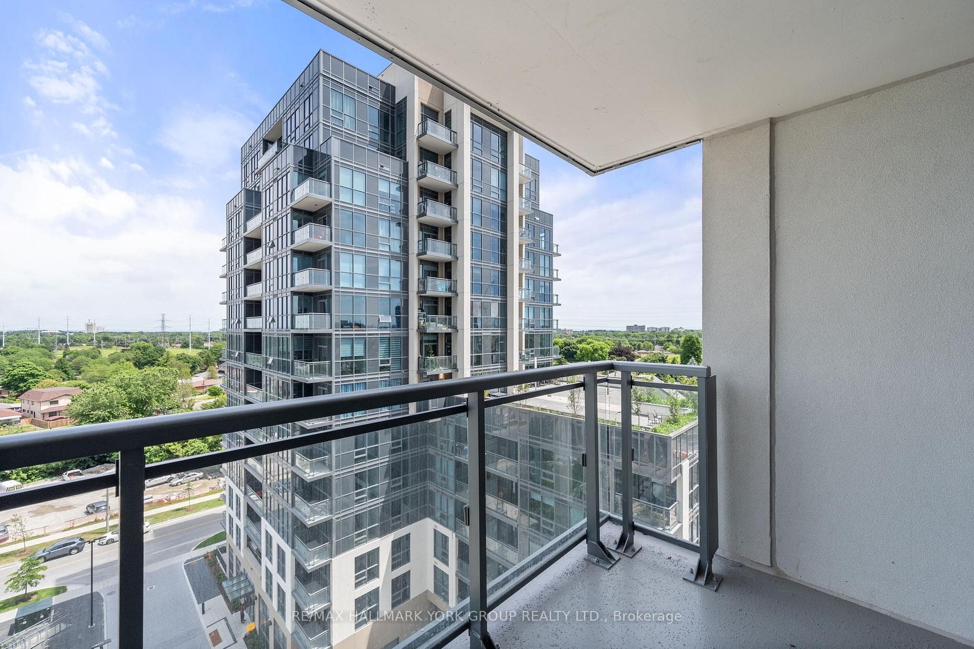 20 Meadowglen Place Unit 903 photo 14