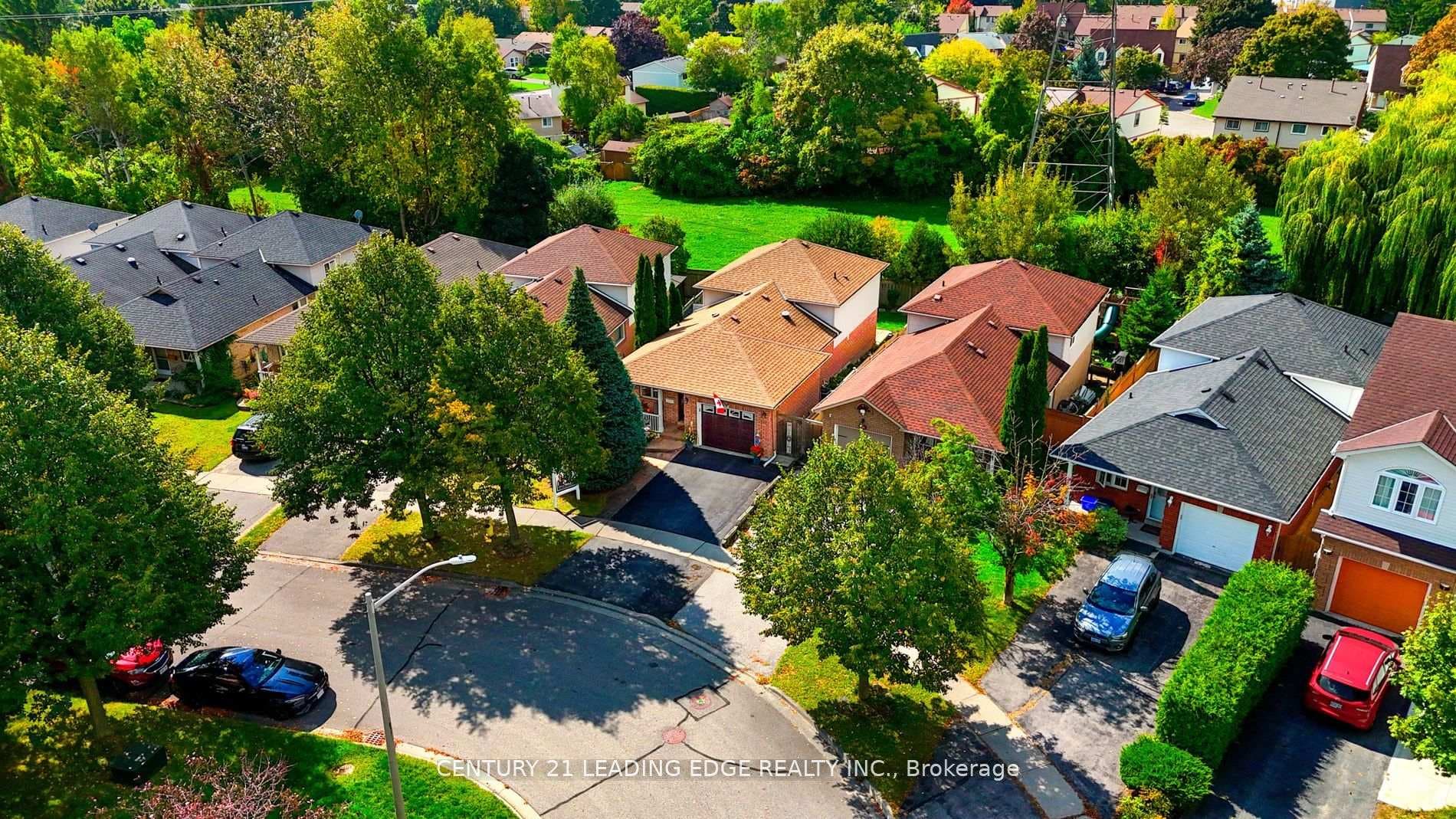 385 Compton Crescent photo 41