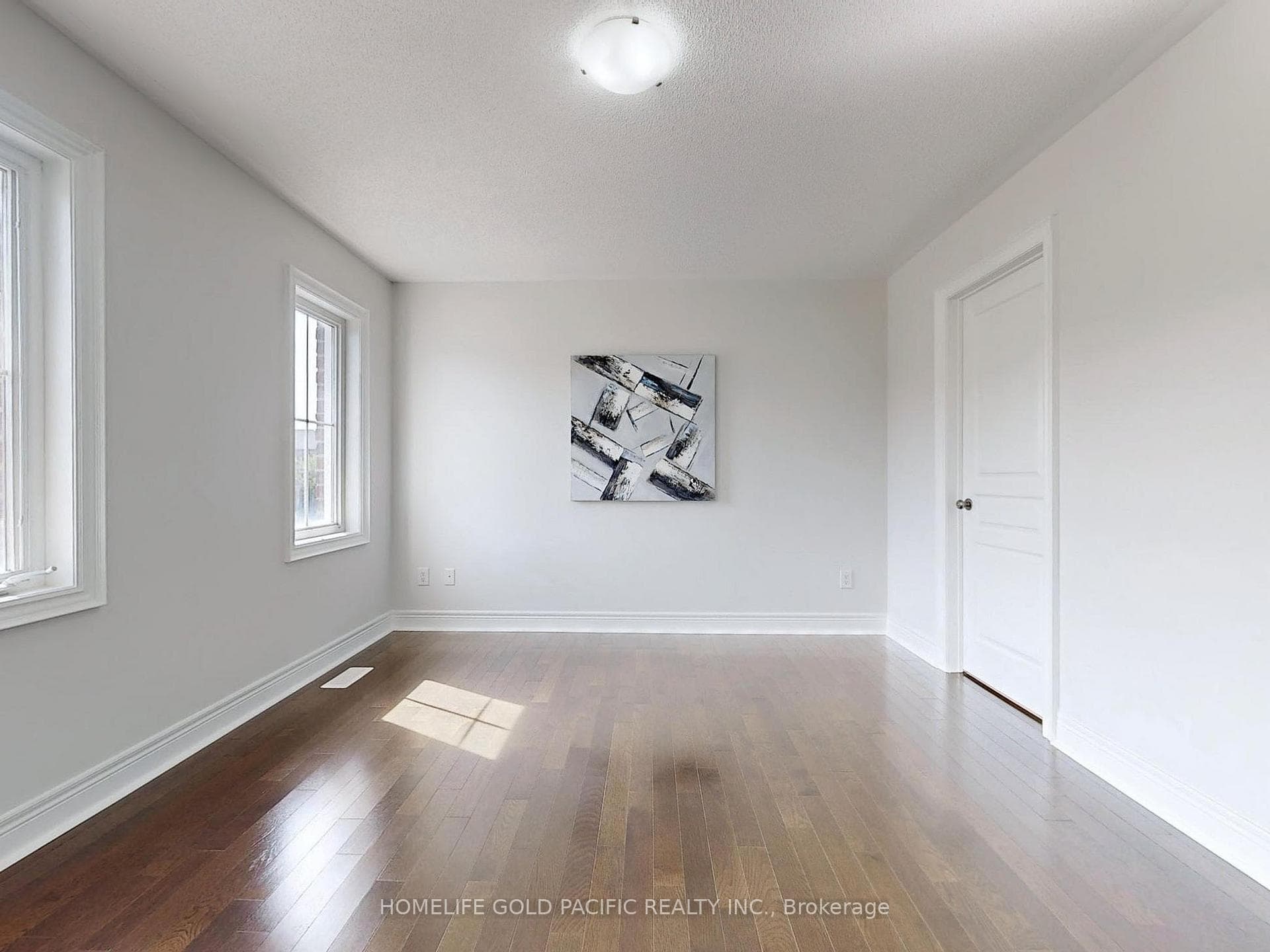 66 Prince Of Wales Drive photo 37