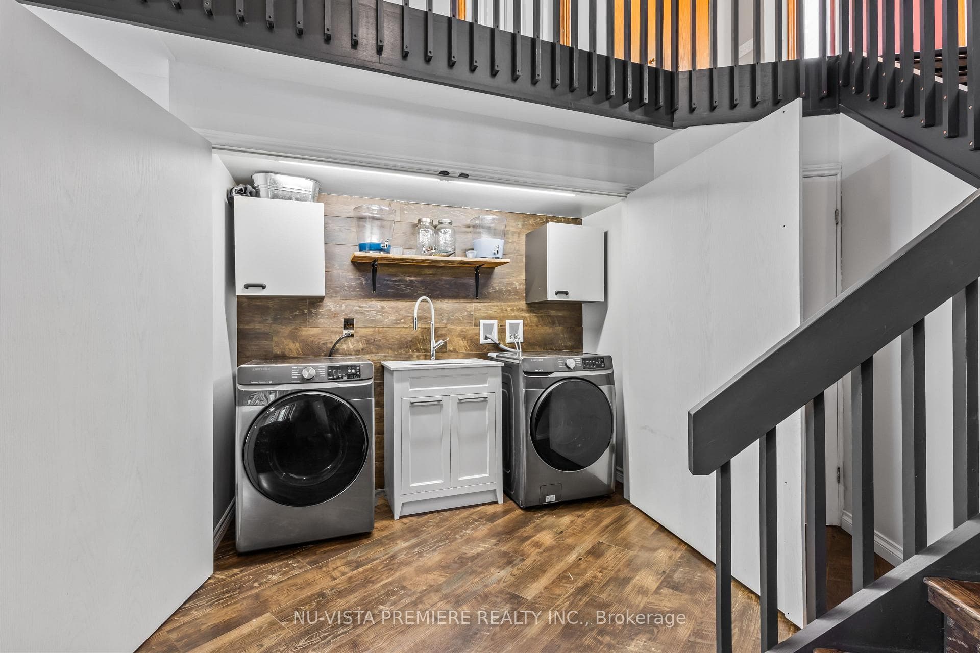 106 Allness Street photo 16