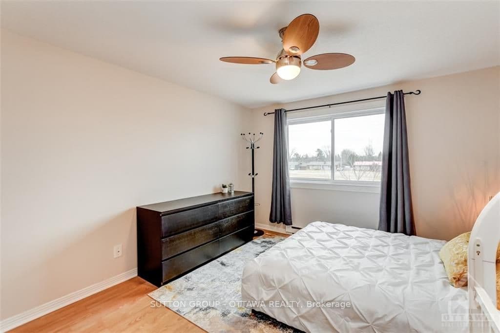 28 WOODVALE Unit A photo 18