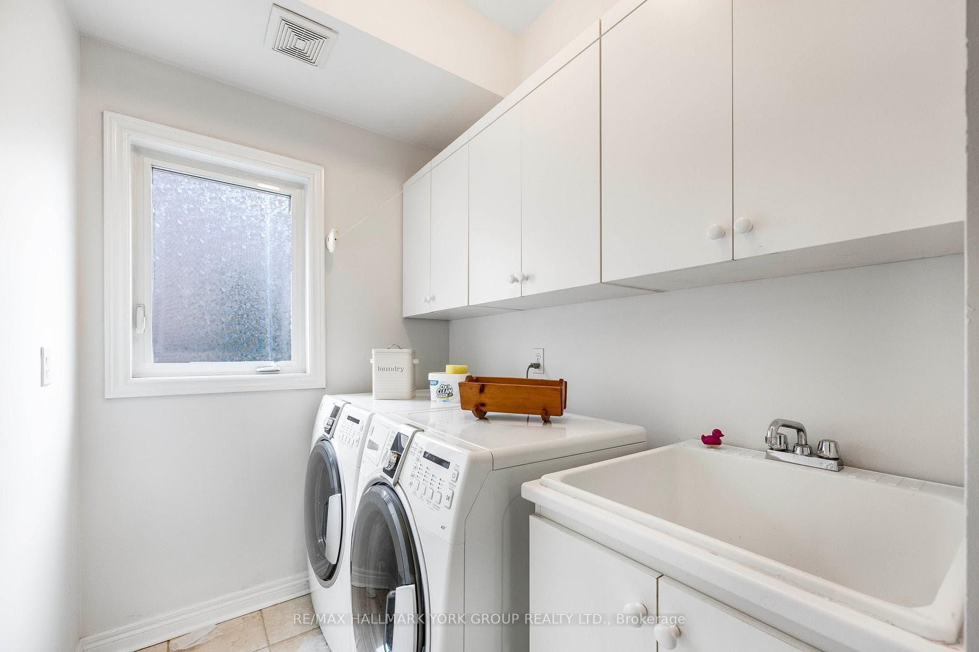 109 Woodbury Crescent photo 17
