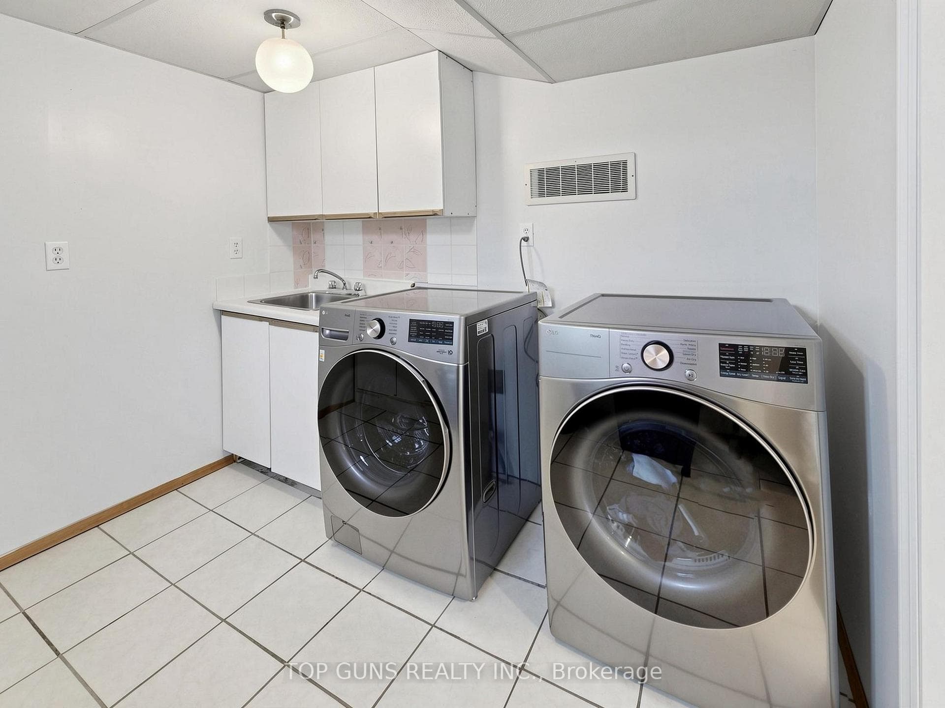 482 Britannia Avenue photo 32