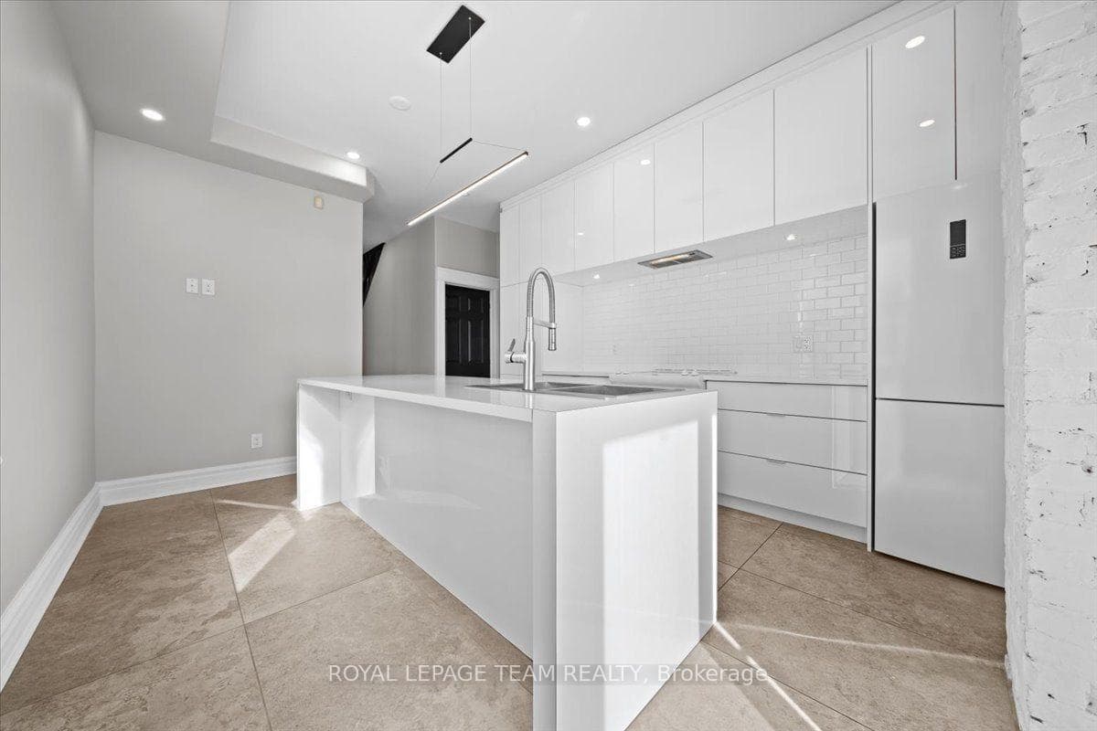 136 Elm Street photo 11