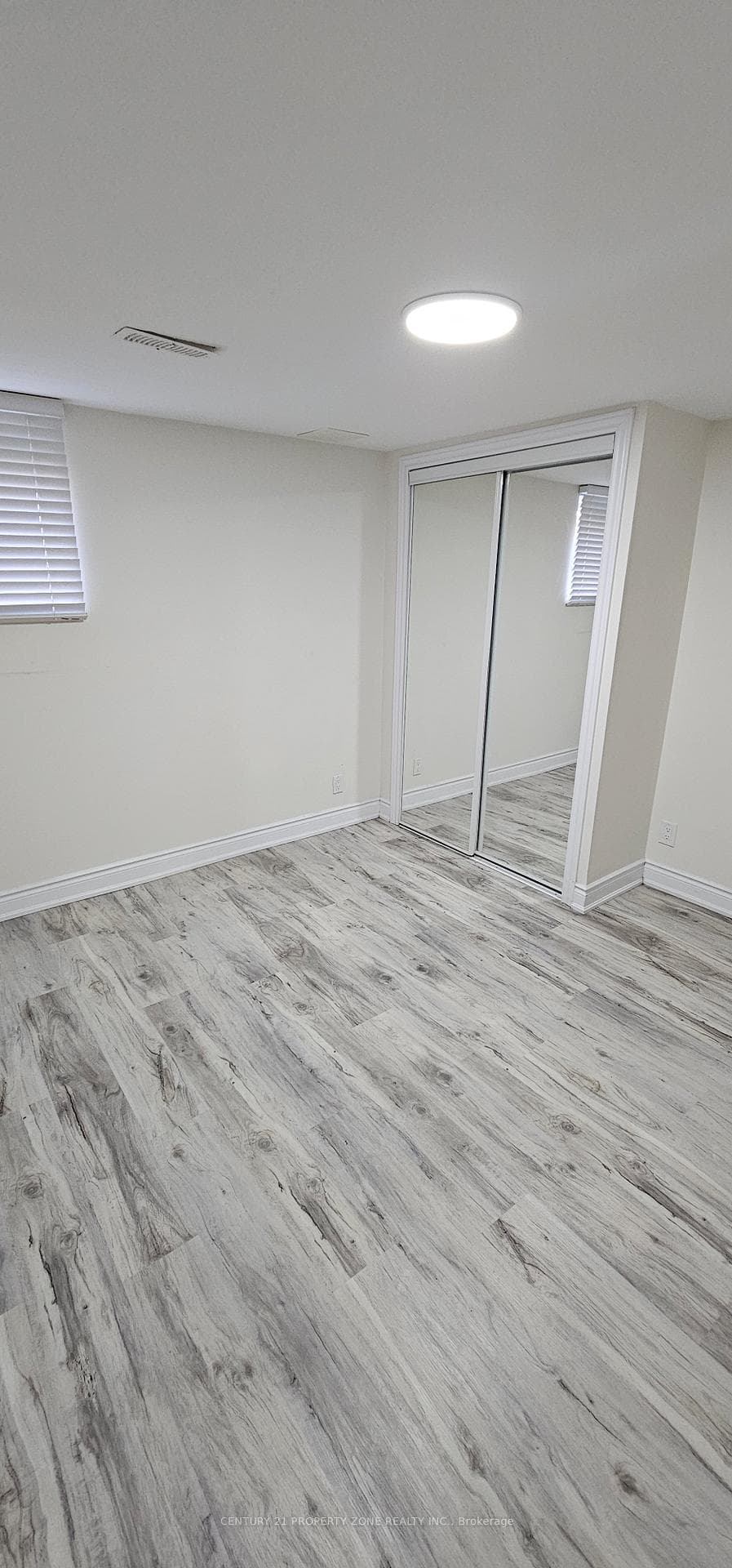 5439 Cornwall Crescent photo 7
