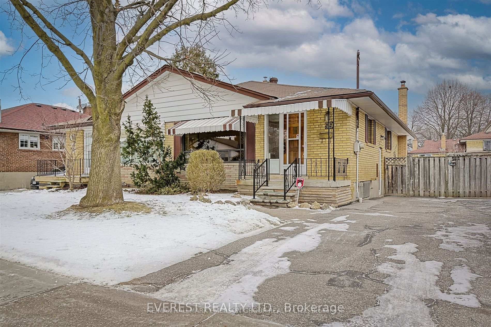 99 Rochman Boulevard photo 1
