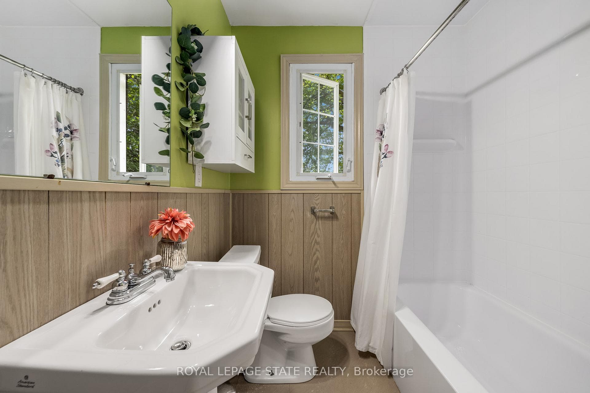 126 Queensdale Avenue photo 15