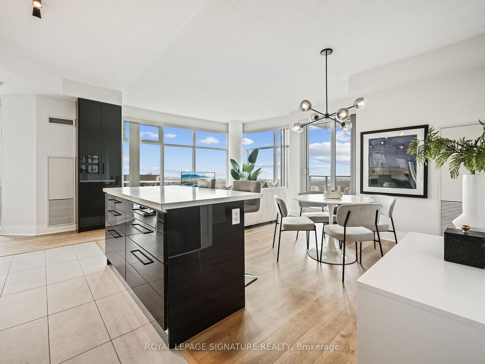 2191 Yonge Street Unit 3502 photo 4