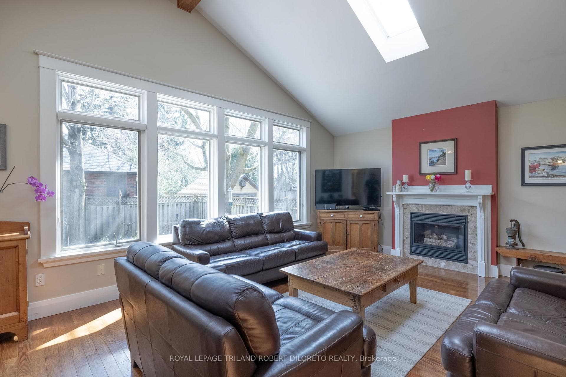 439 Victoria Street photo 12