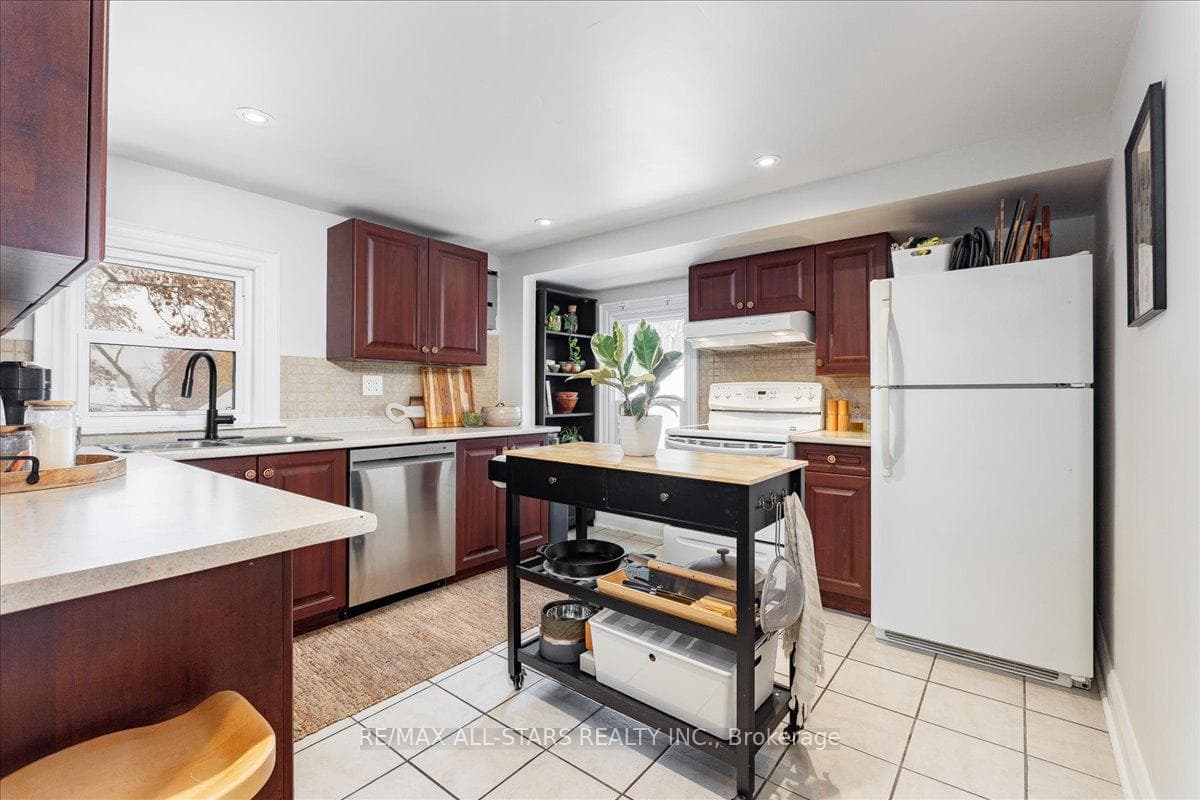 387 Ontario Street Unit Upper Unit photo 11