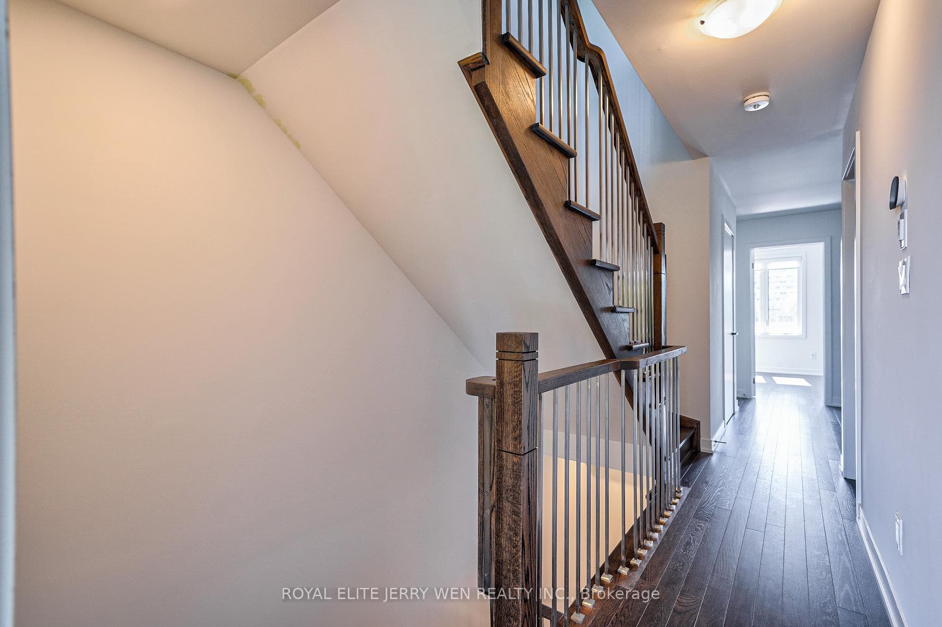 70 Green Gardens Boulevard Unit 7 photo 9