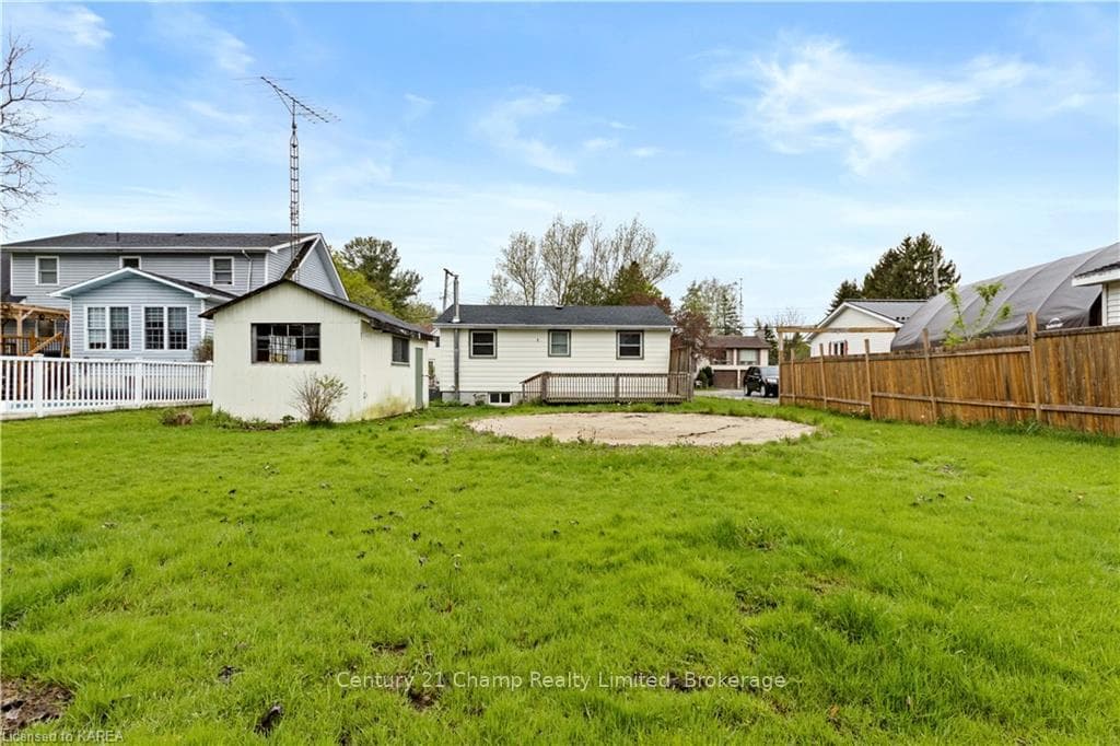135 ELM Street photo 34