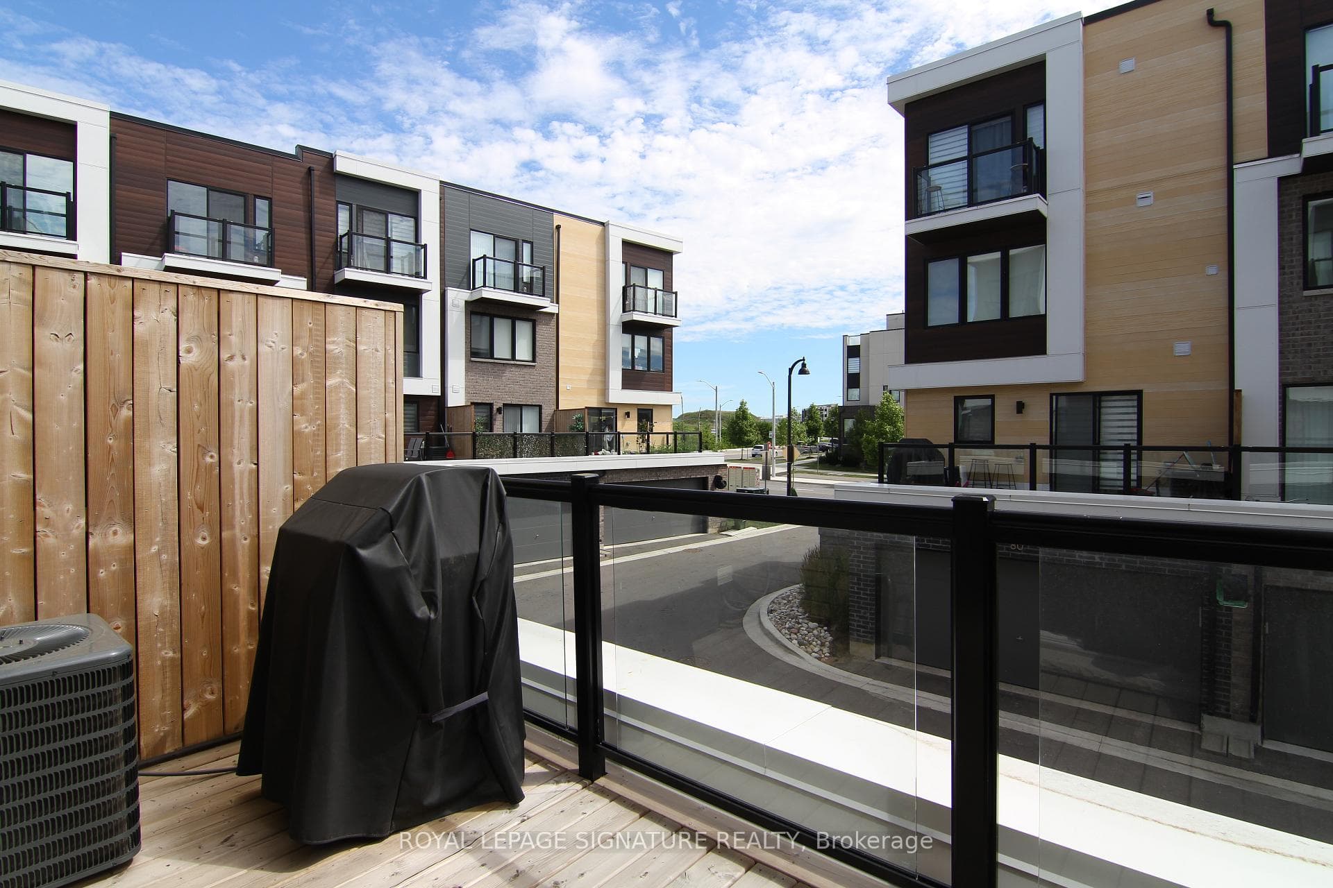 Terrace w/ direct-line natural gas BBQ