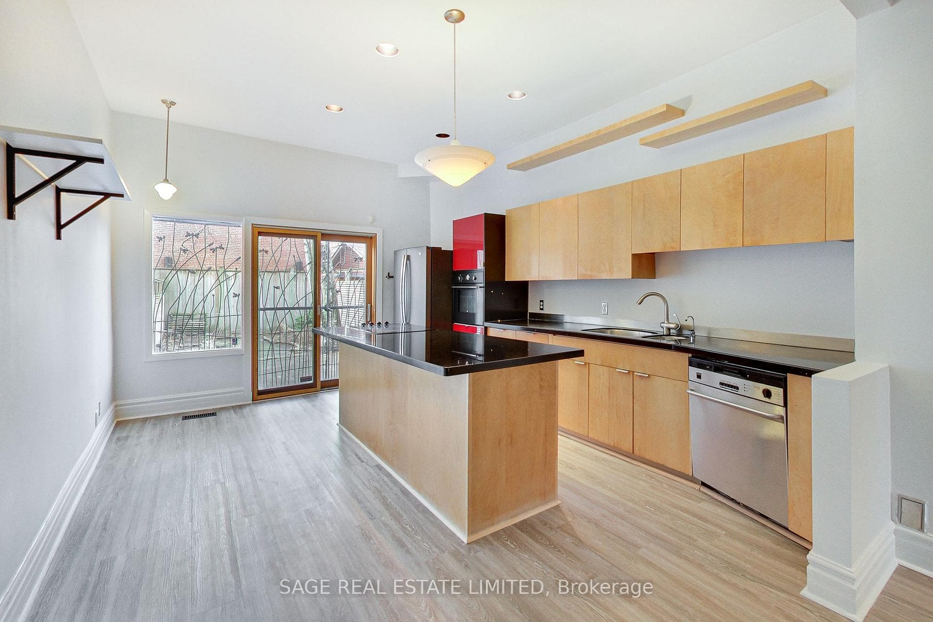 104 Sumach Street photo 11