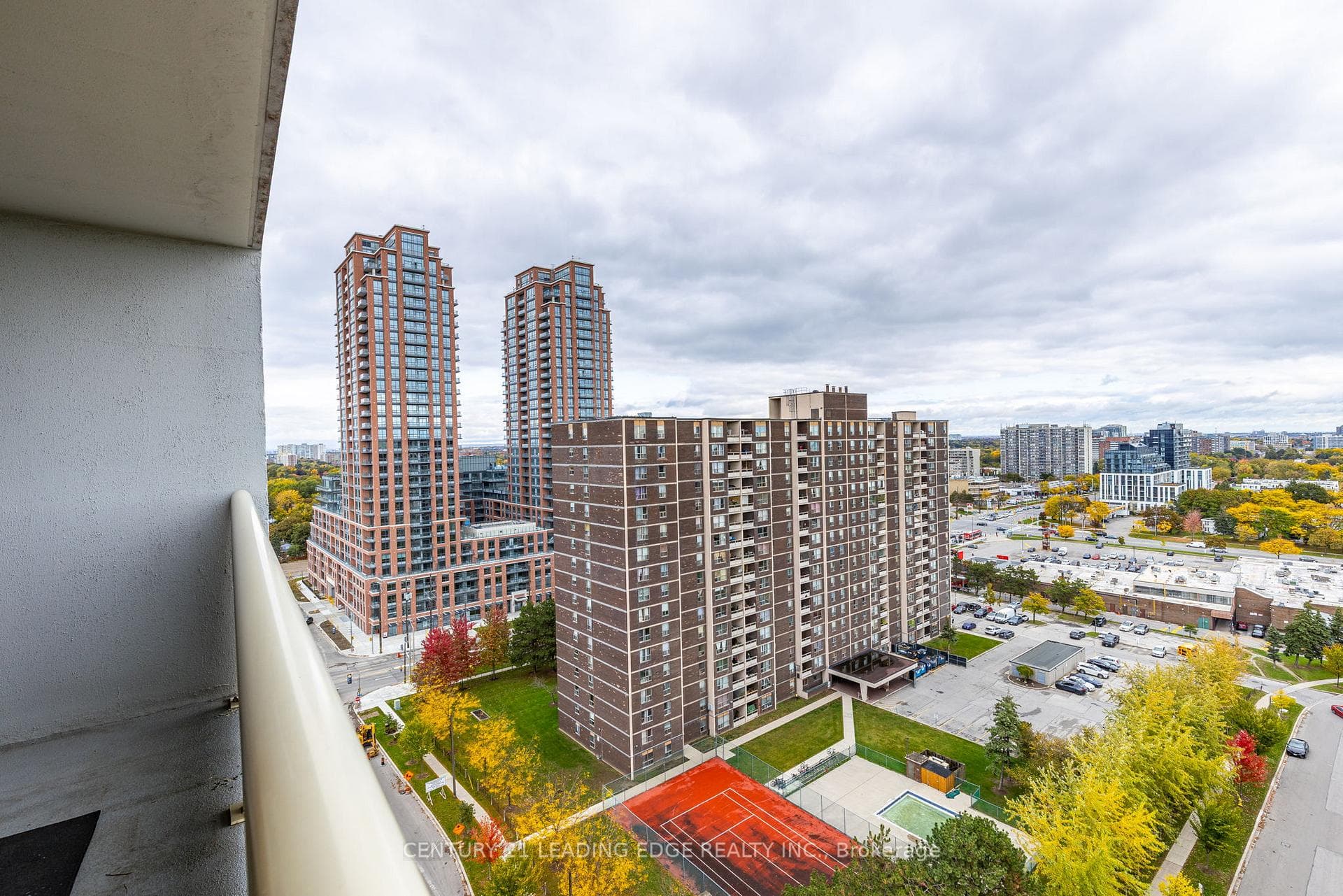 270 Palmdale Drive Unit 1704 photo 18