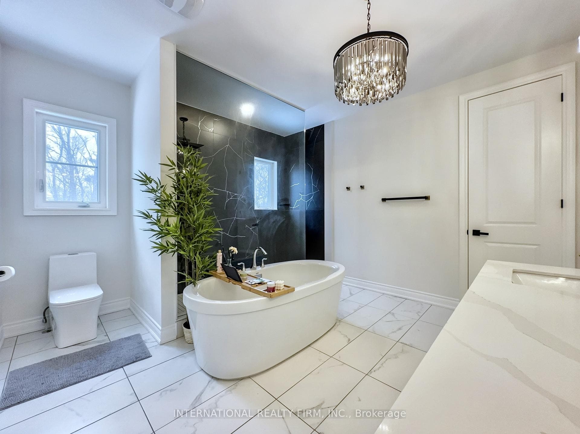 150 Cannes Avenue photo 36
