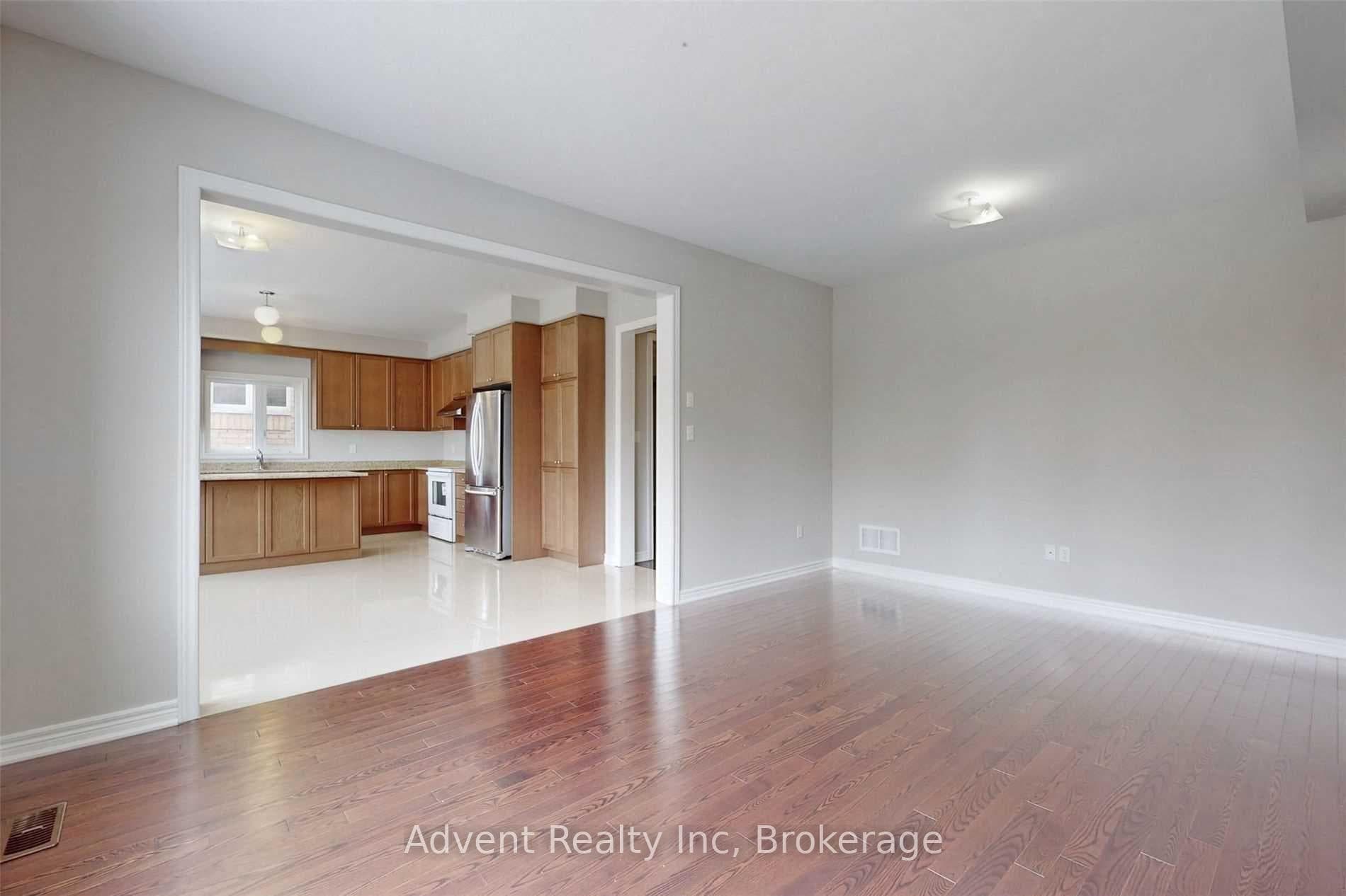 1216 Stuffles Crescent photo 6