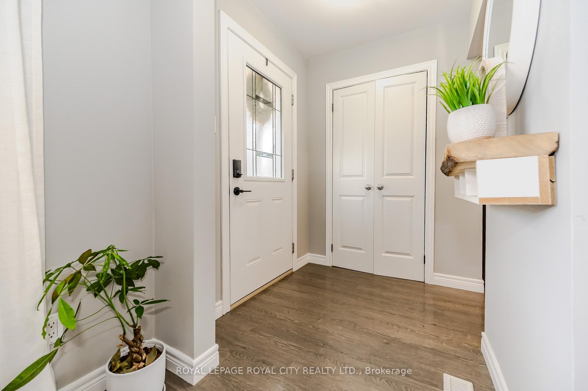 16 Nickolas Crescent photo 4