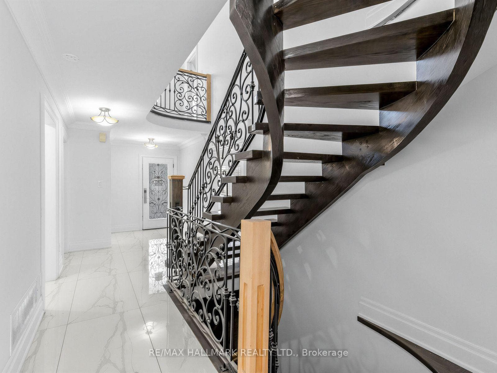 287 Andy Crescent photo 5