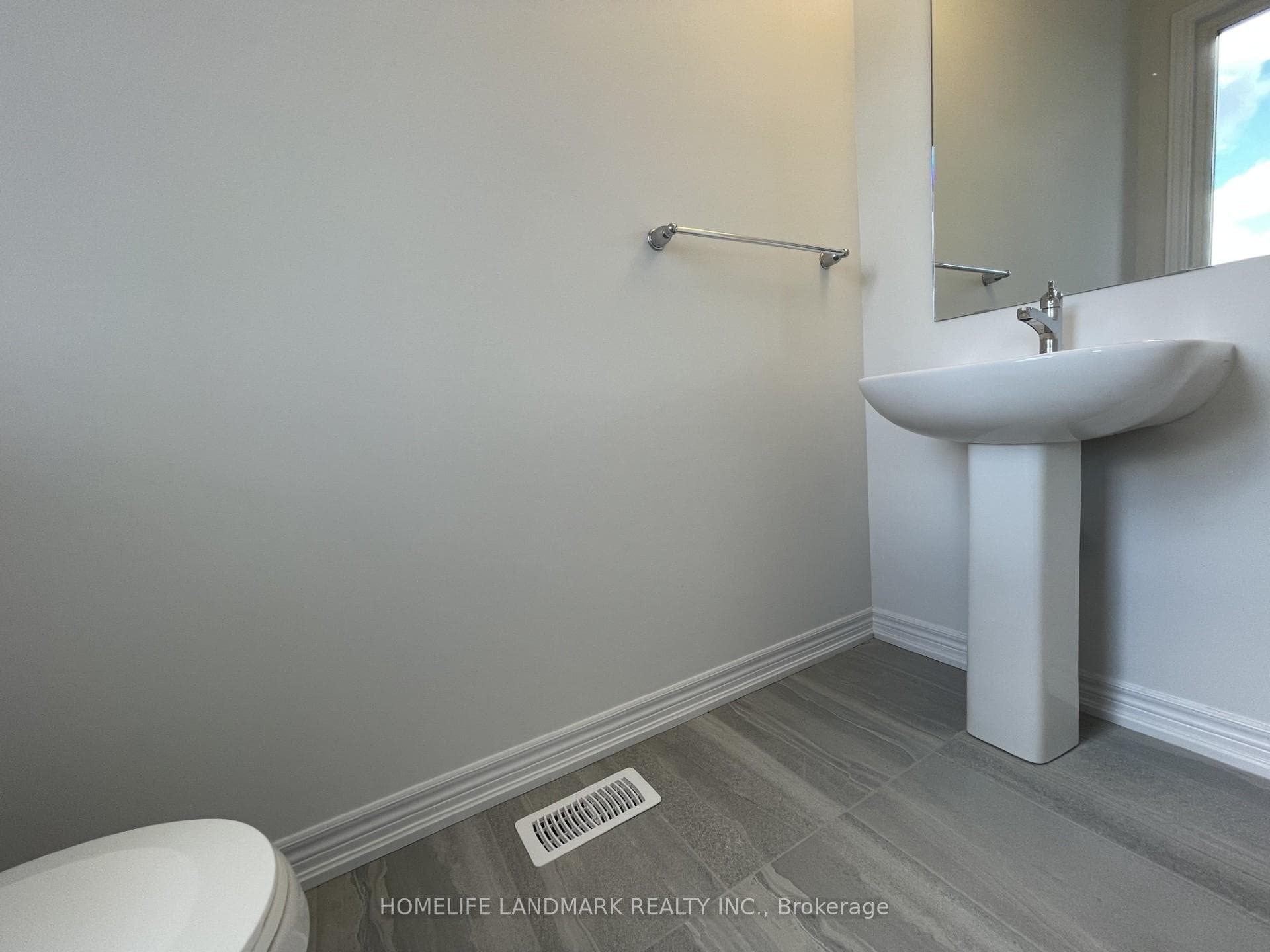 130 Thicketwood Avenue photo 4