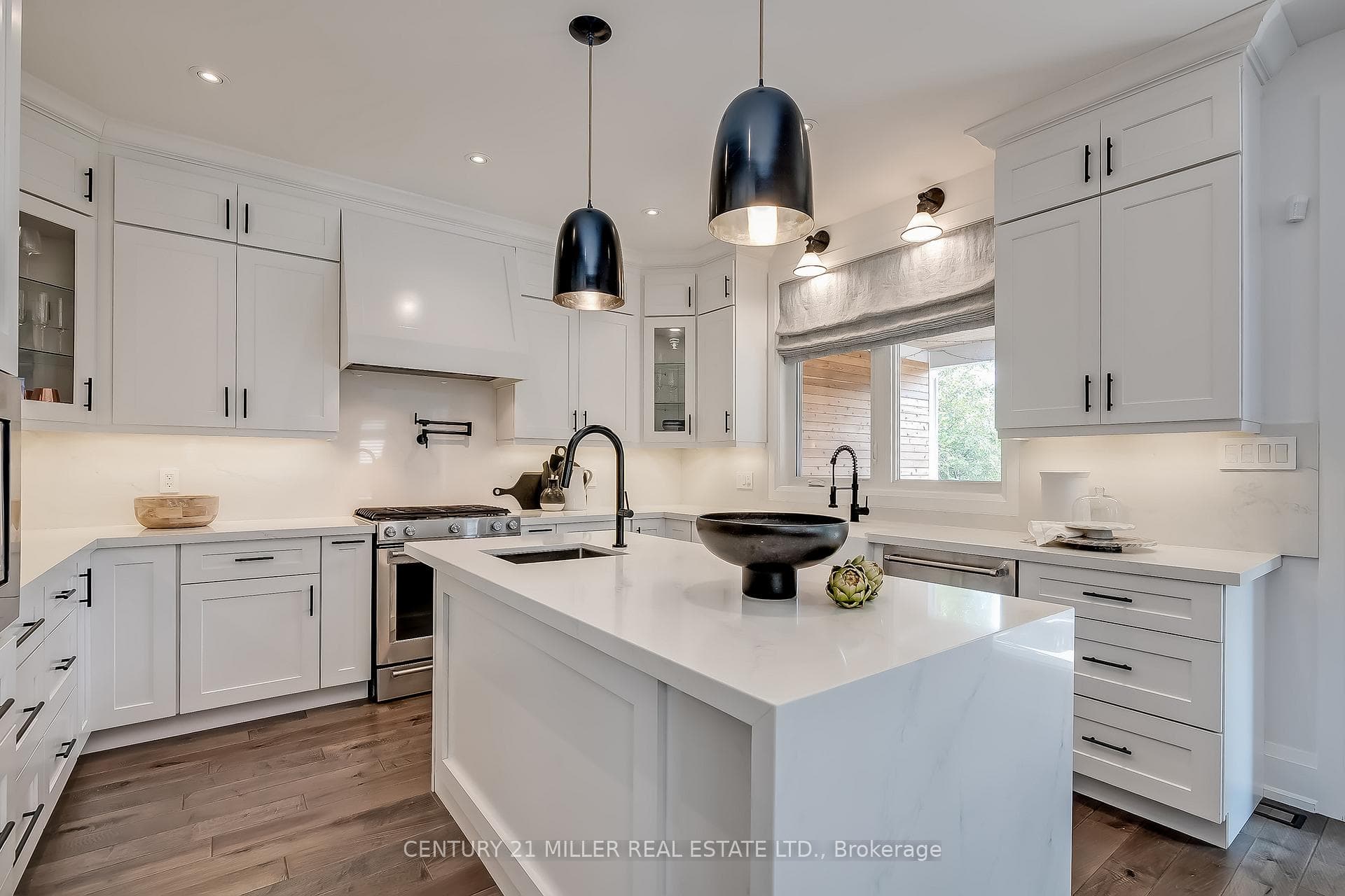 578 Byngmount Avenue photo 9