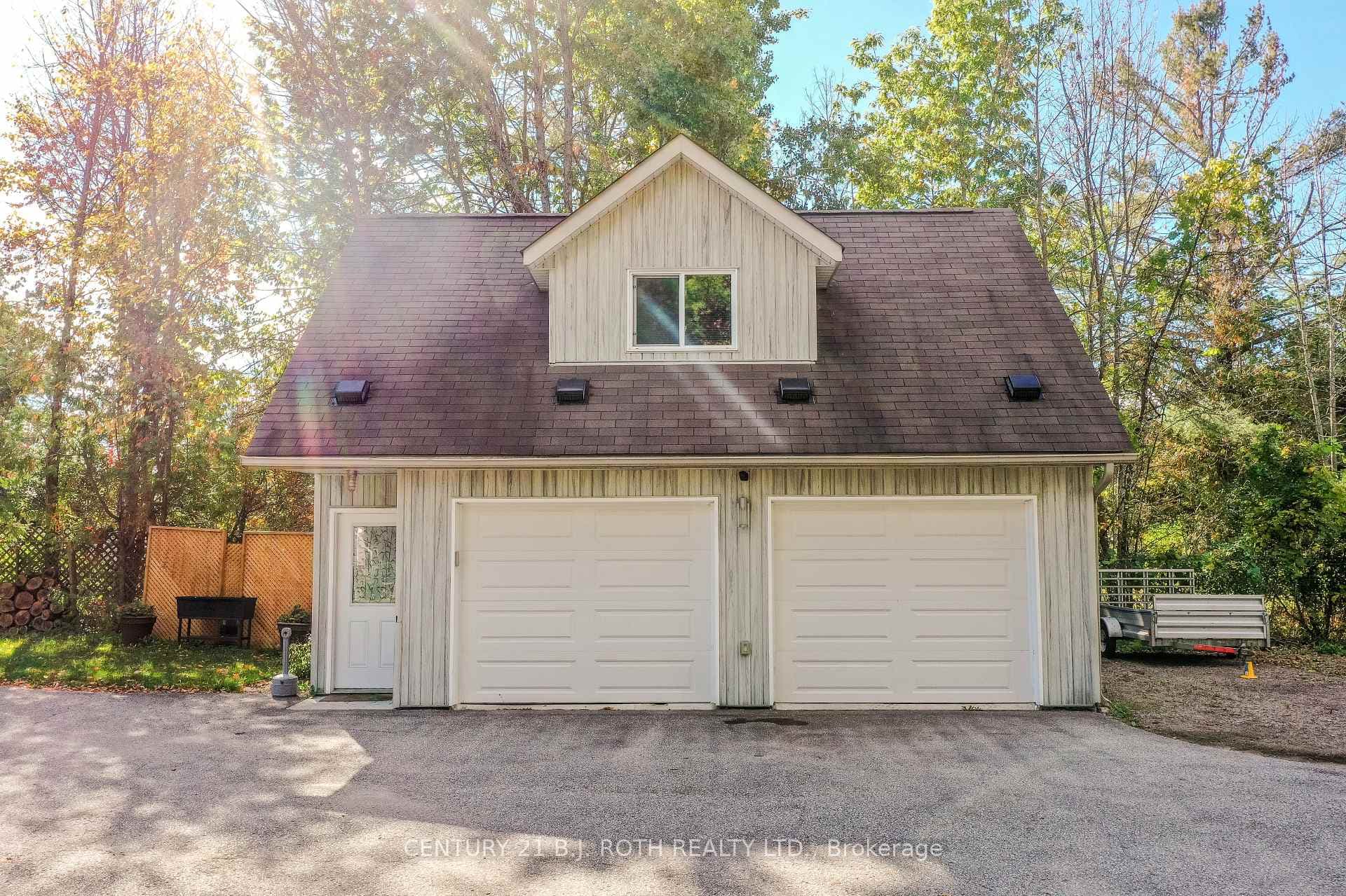 Separate Coach House w/inlaw suite