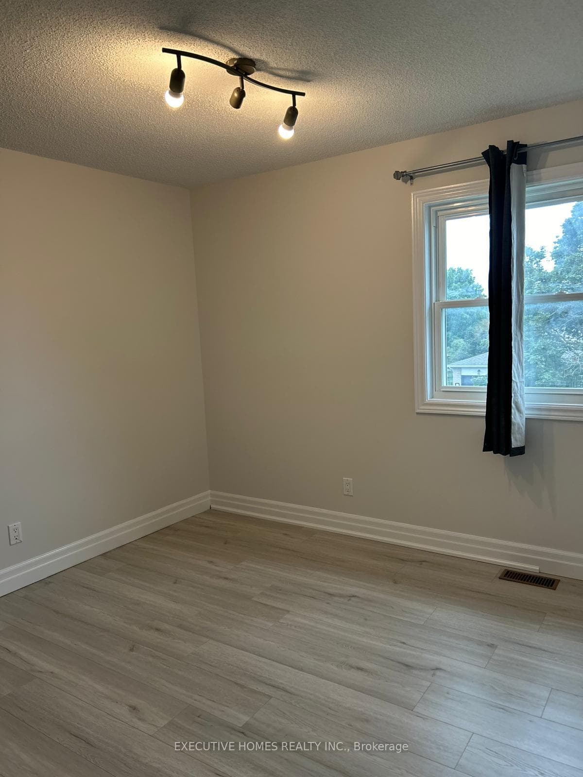 47 Erindale Drive photo 16