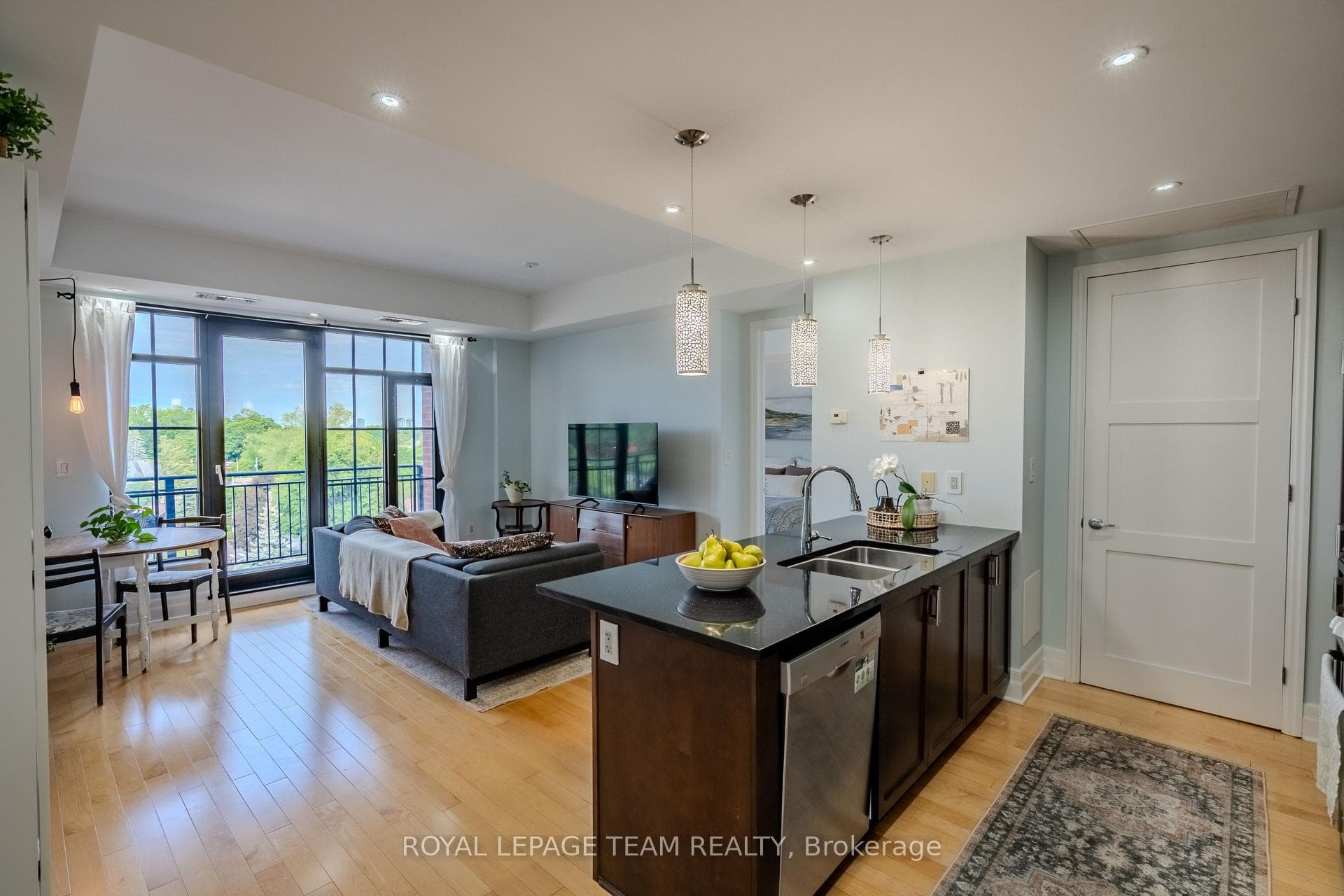 327 Breezehill Avenue Unit 708 photo 12