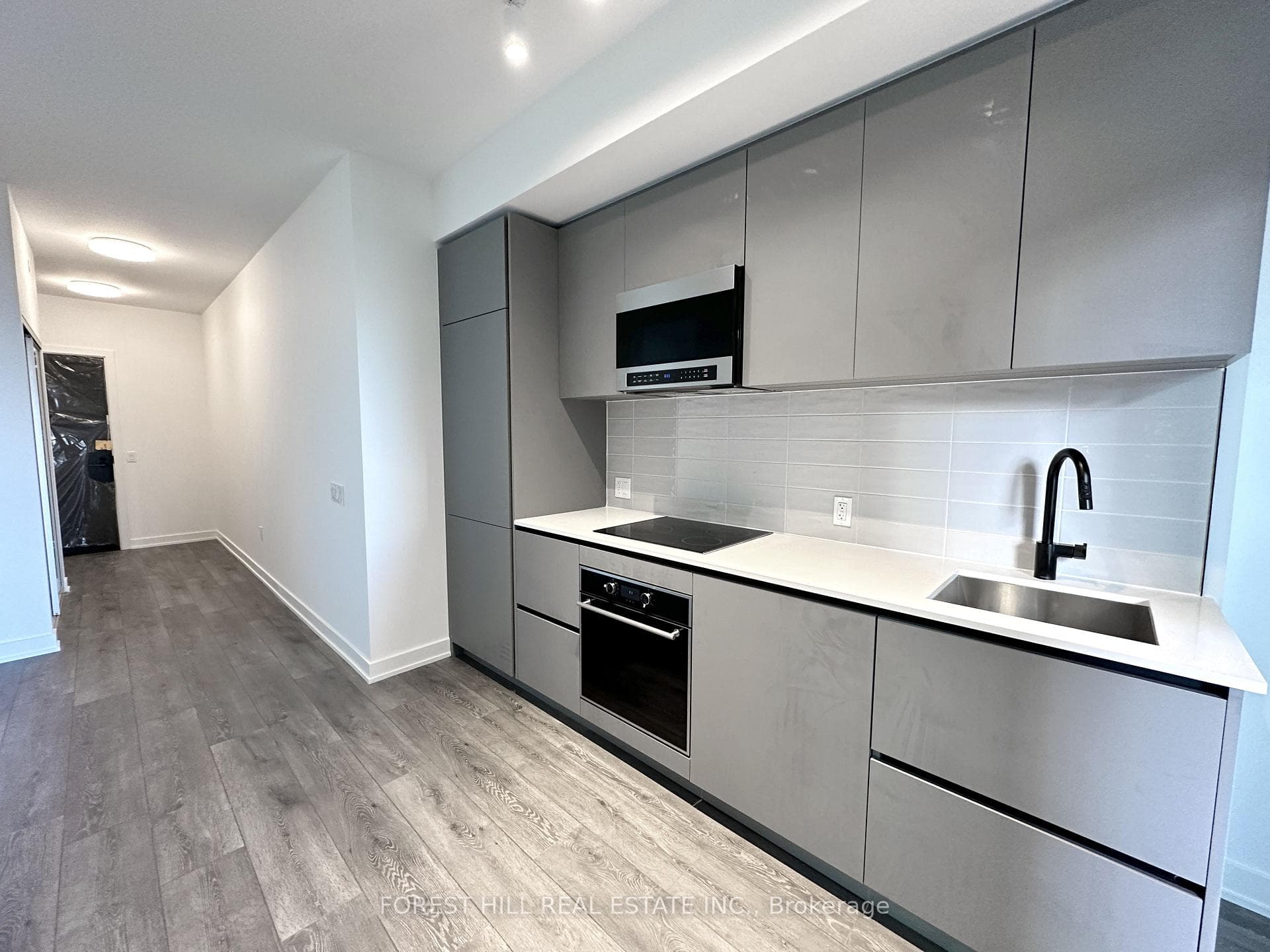 117 Broadway Avenue Unit 1412 photo 4