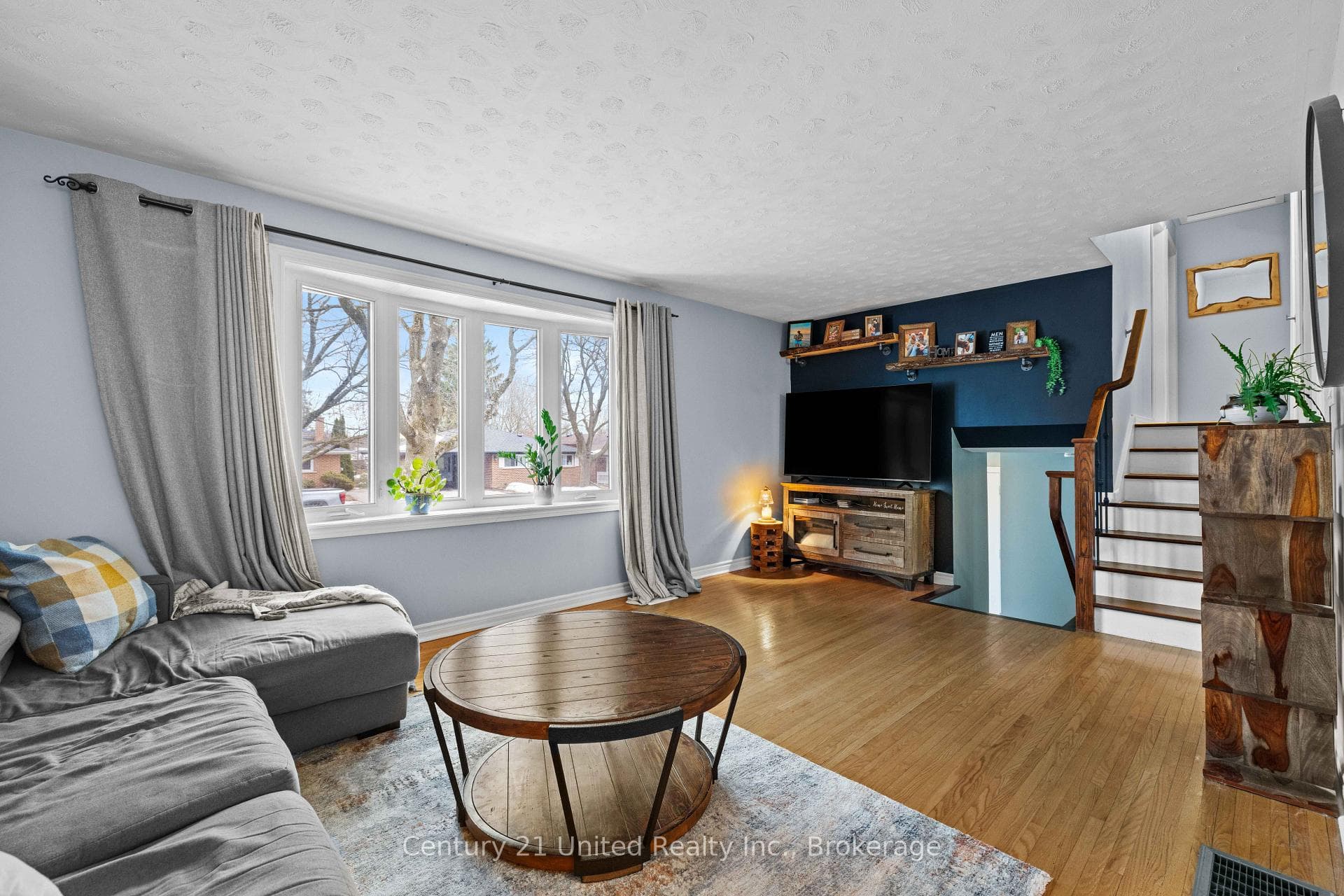 1227 Cartier Boulevard photo 7