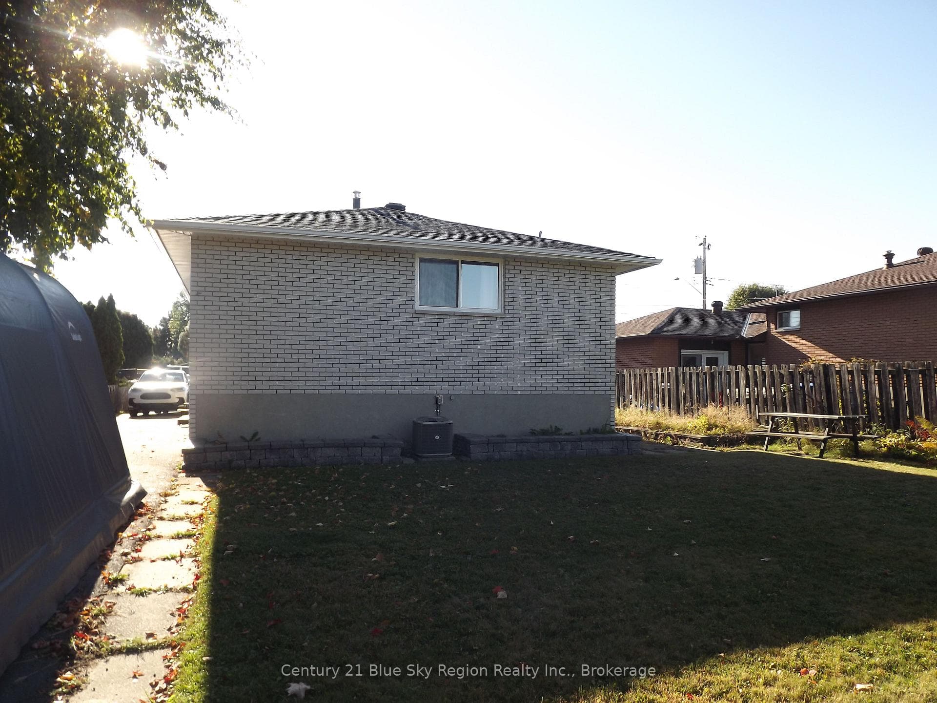 76 Strathcona Drive photo 20