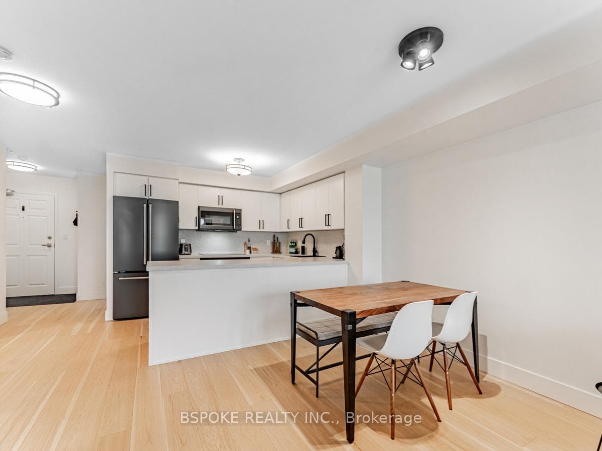245 Davisville Avenue Unit 208 photo 8