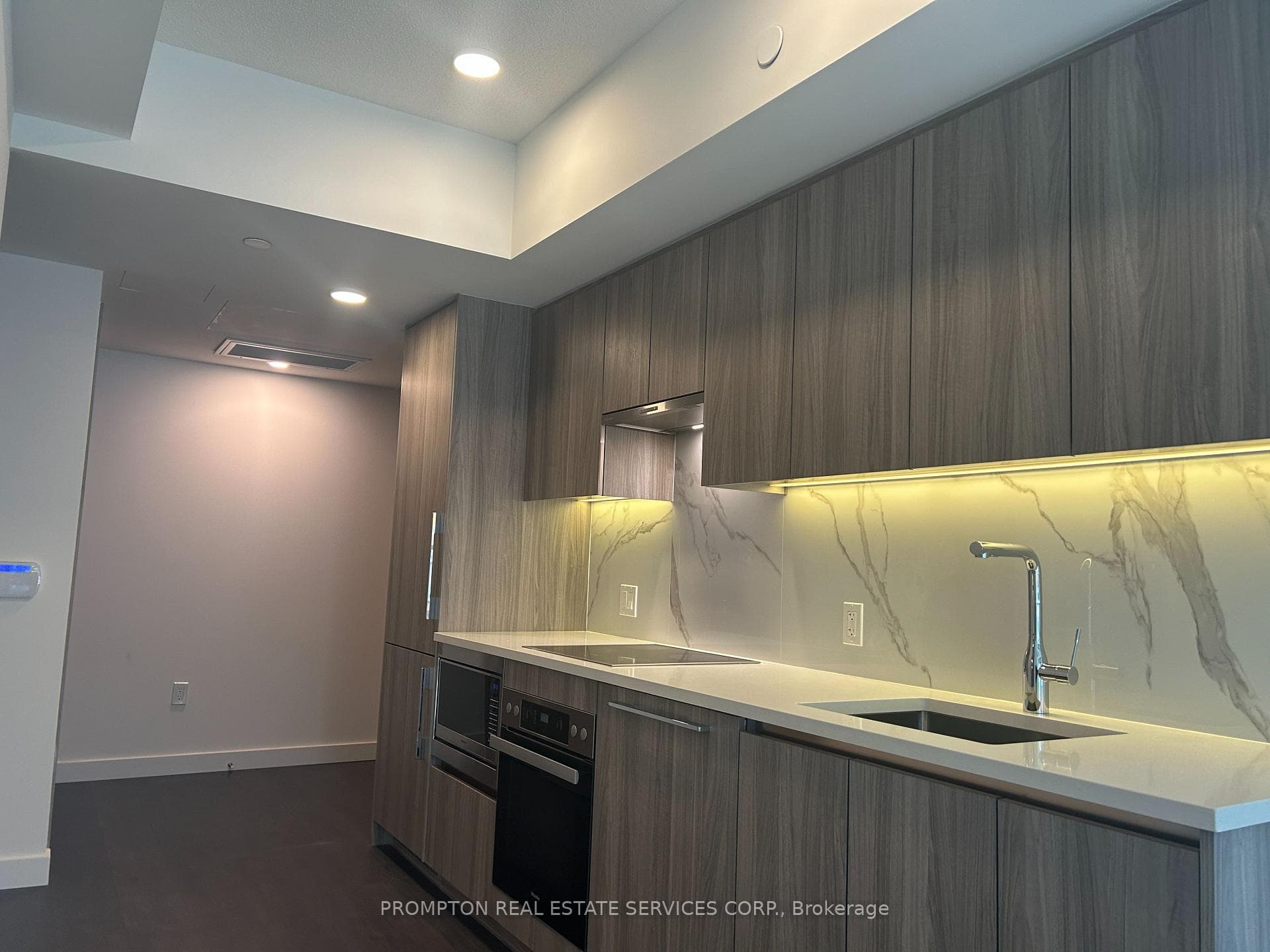 3 Concord Cityplace Way Unit 827 photo 2