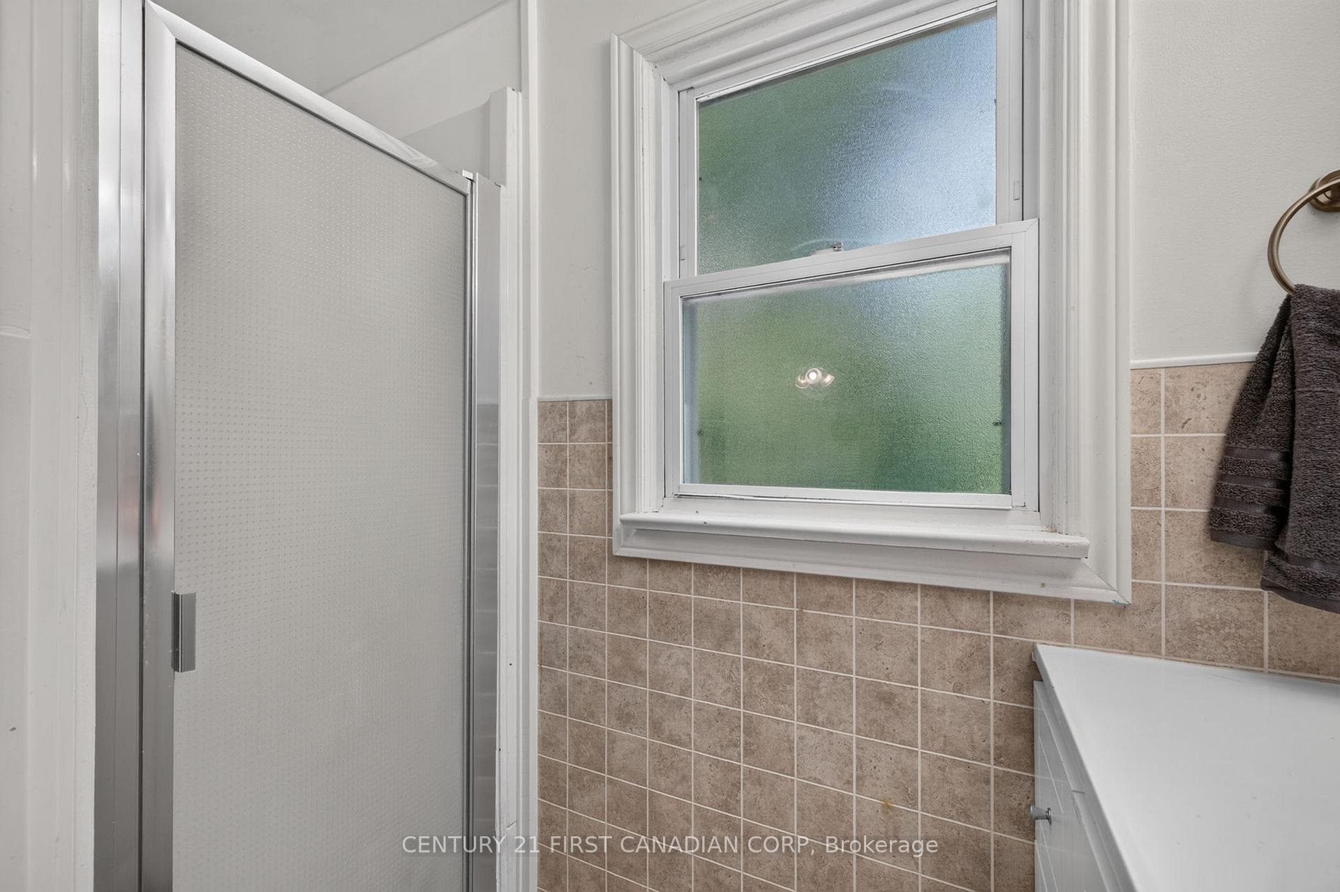 297 Stephen Street photo 34