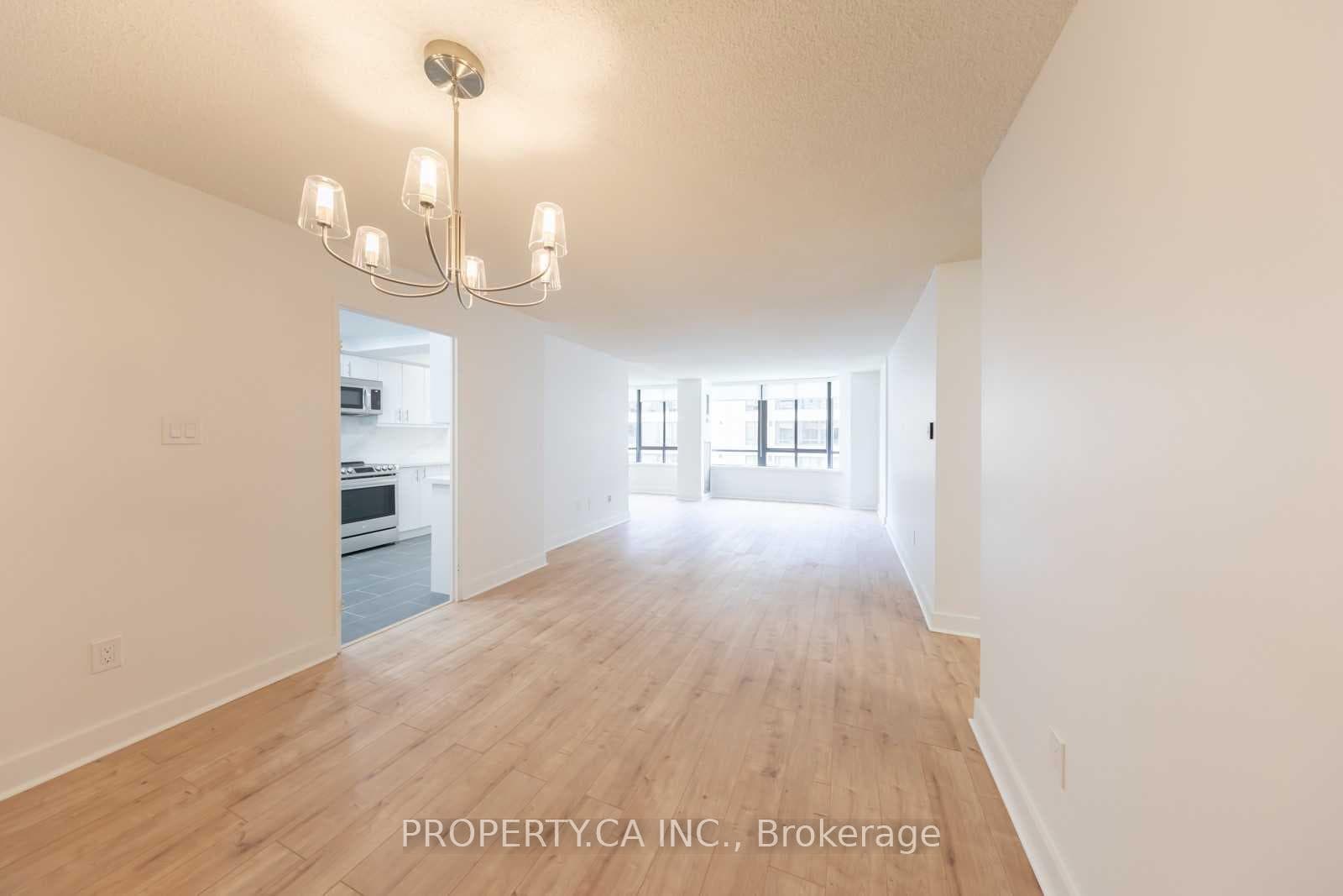 280 Simcoe Street Unit 705A photo 12