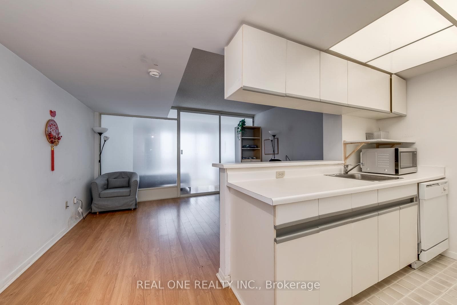 1001 Bay Street Unit 313 photo 9
