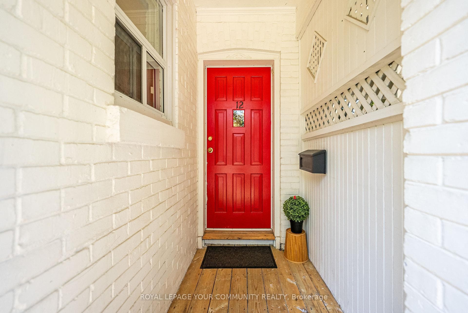 12 Lamb Avenue photo 2