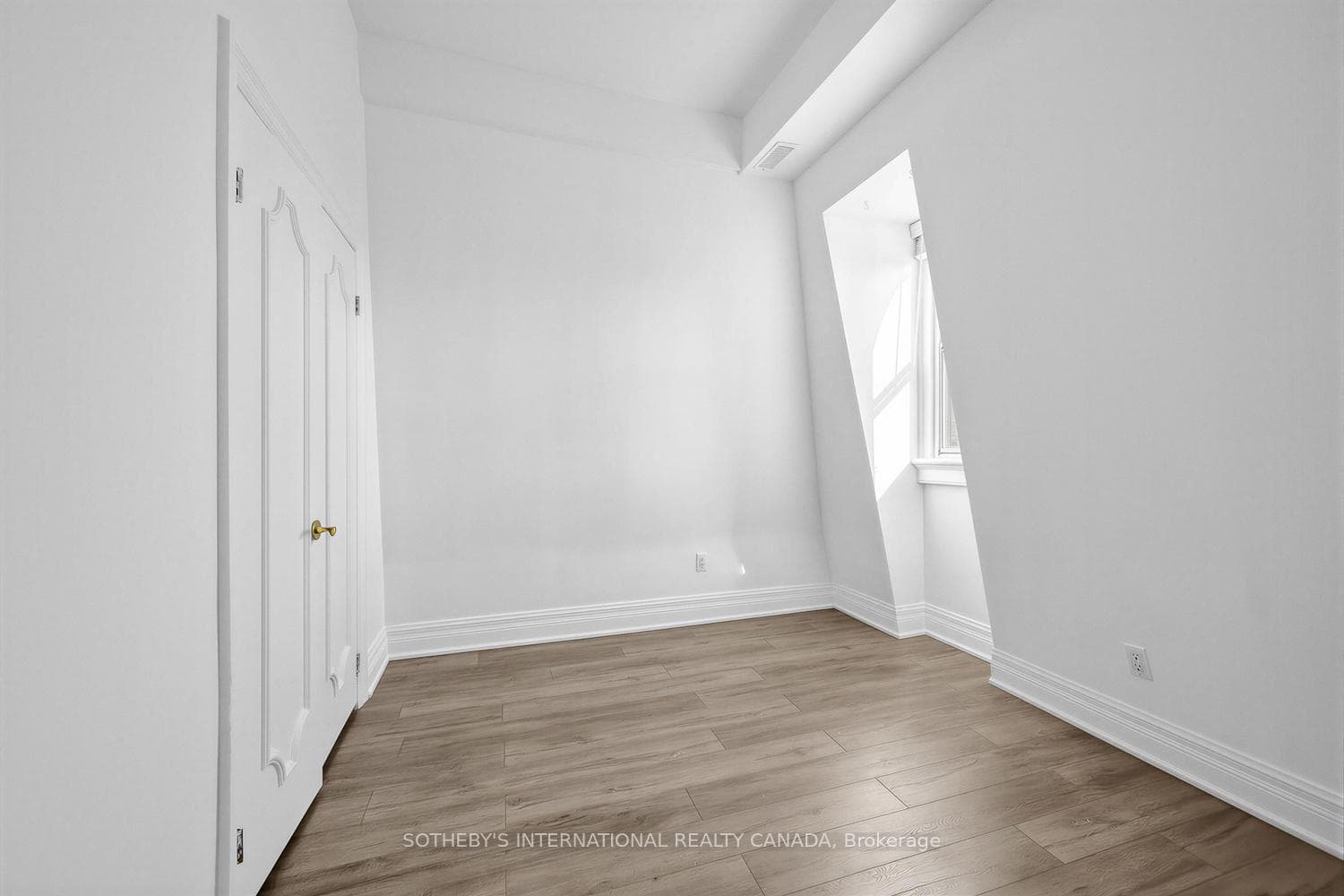 212 Carlton Street Unit 3 photo 17