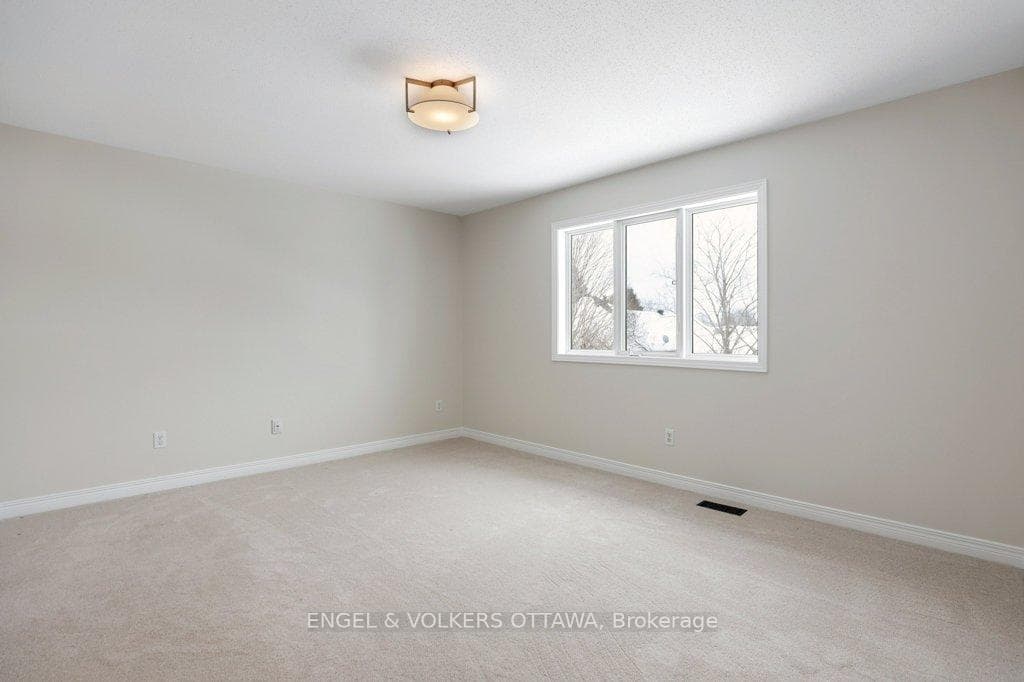 8 Mary Hill Crescent photo 28