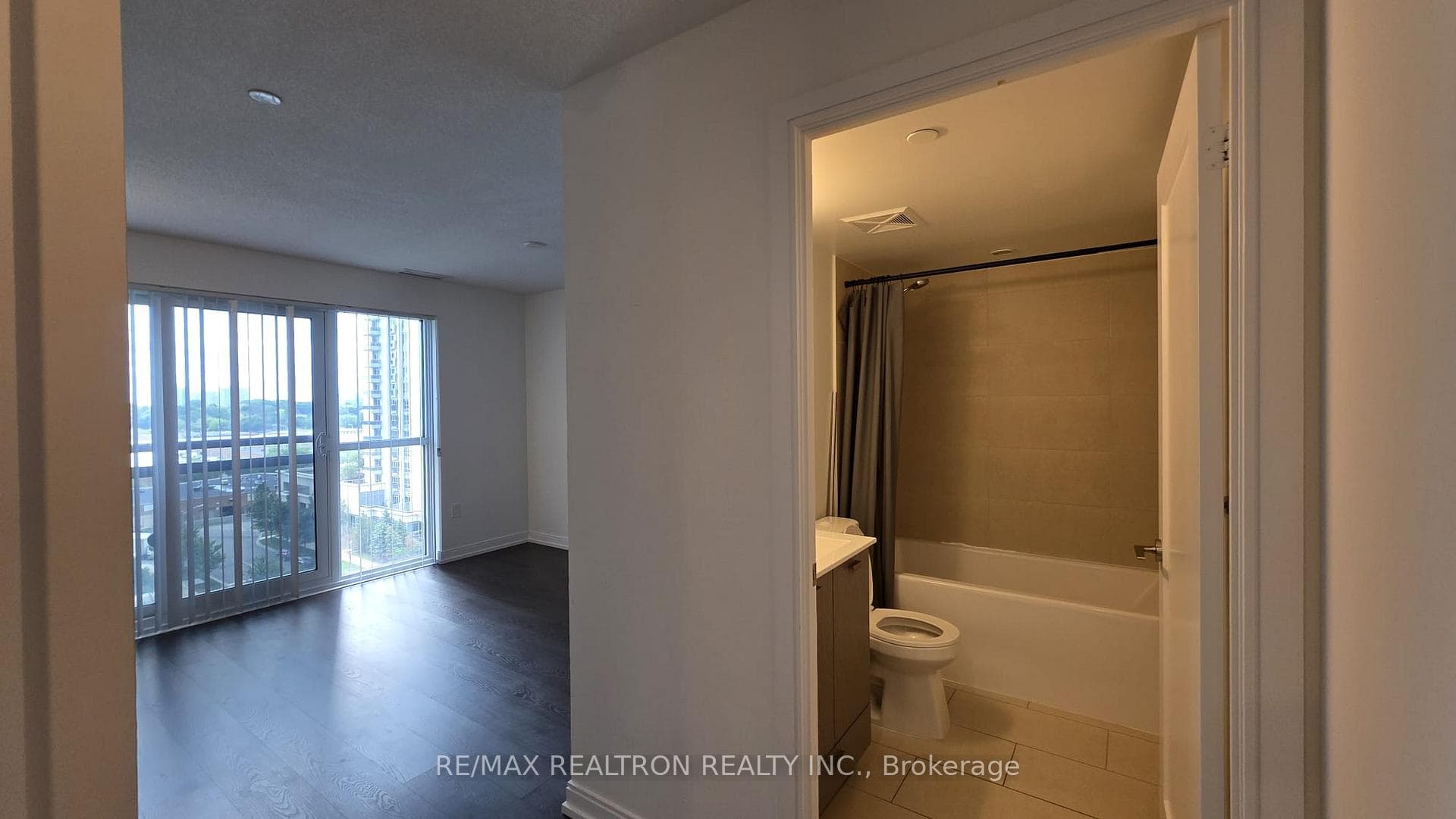 275 Village Green Square Unit 817 photo 20