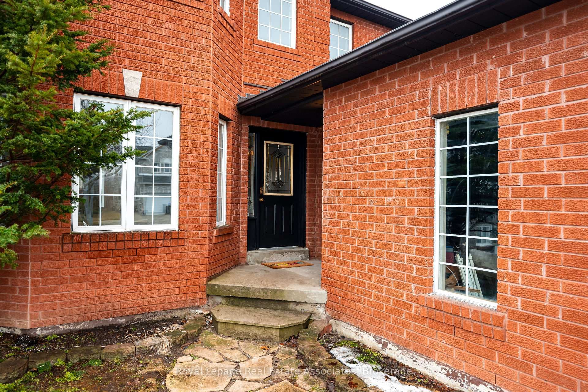 1101 Corrie Street photo 4