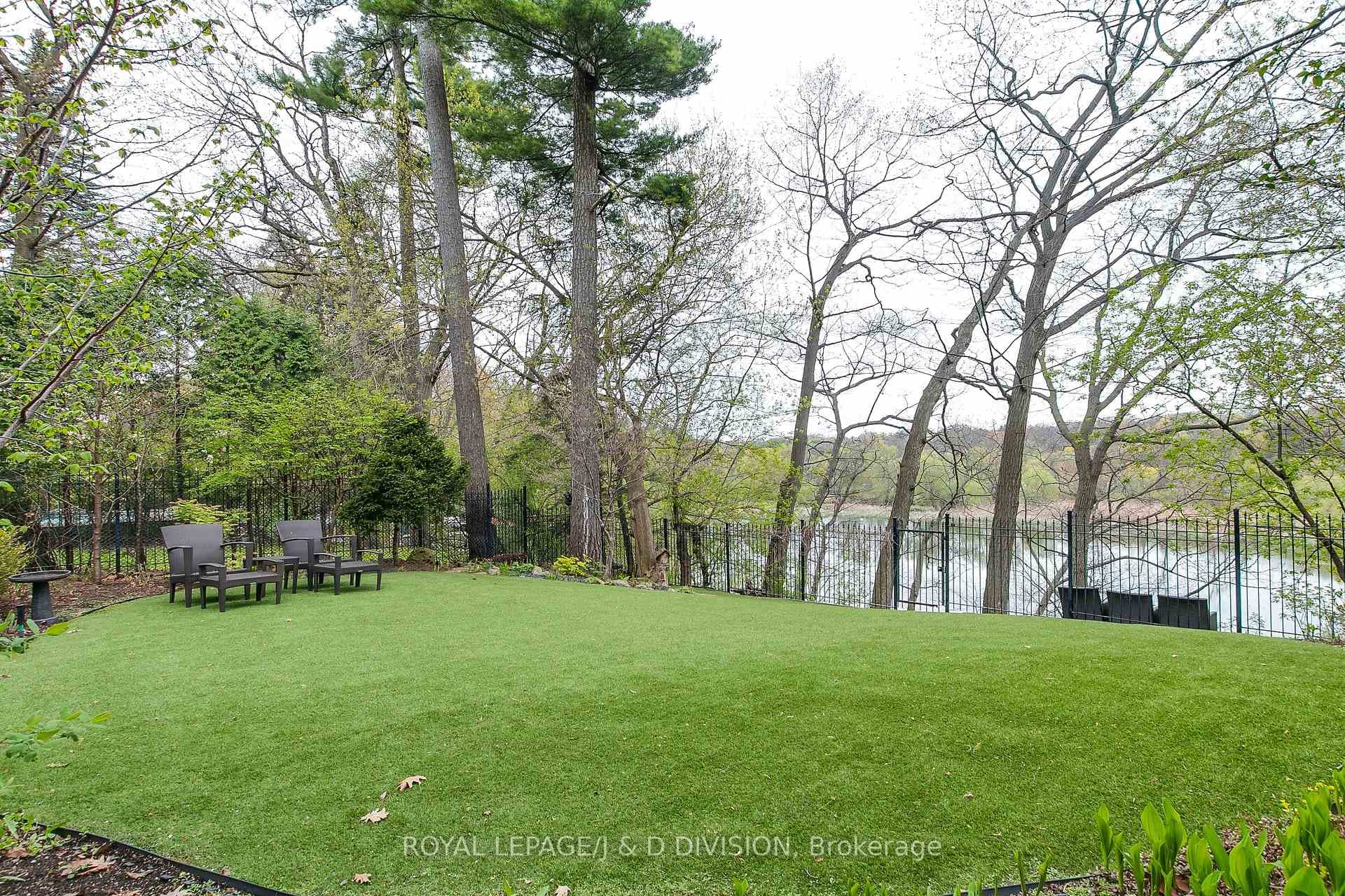 76 Brule Gardens photo 42