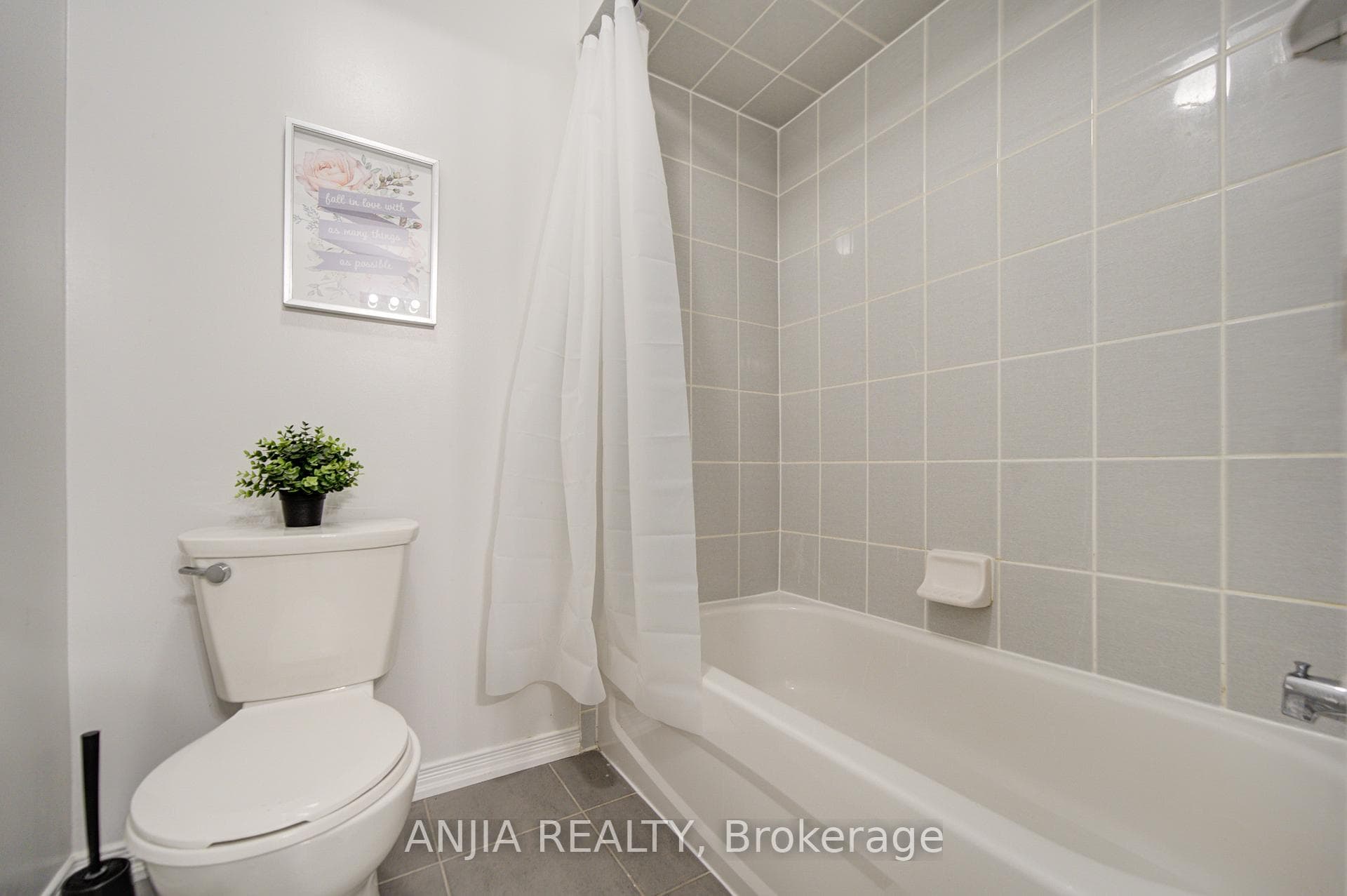 56 Stockell Crescent photo 34